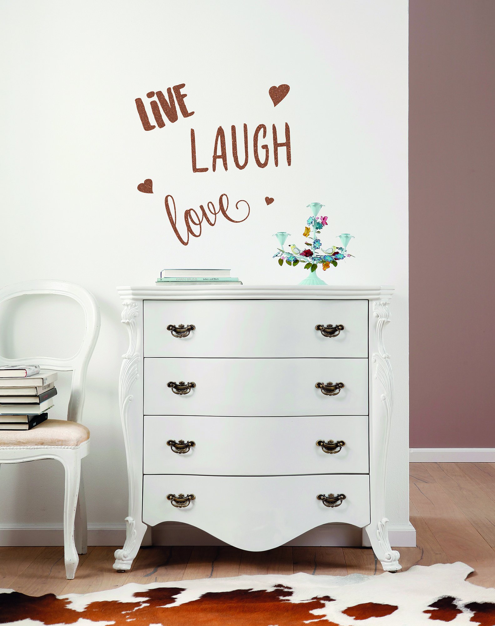Sticker mural 50x70 cm idéal pour créer un salon accueillant