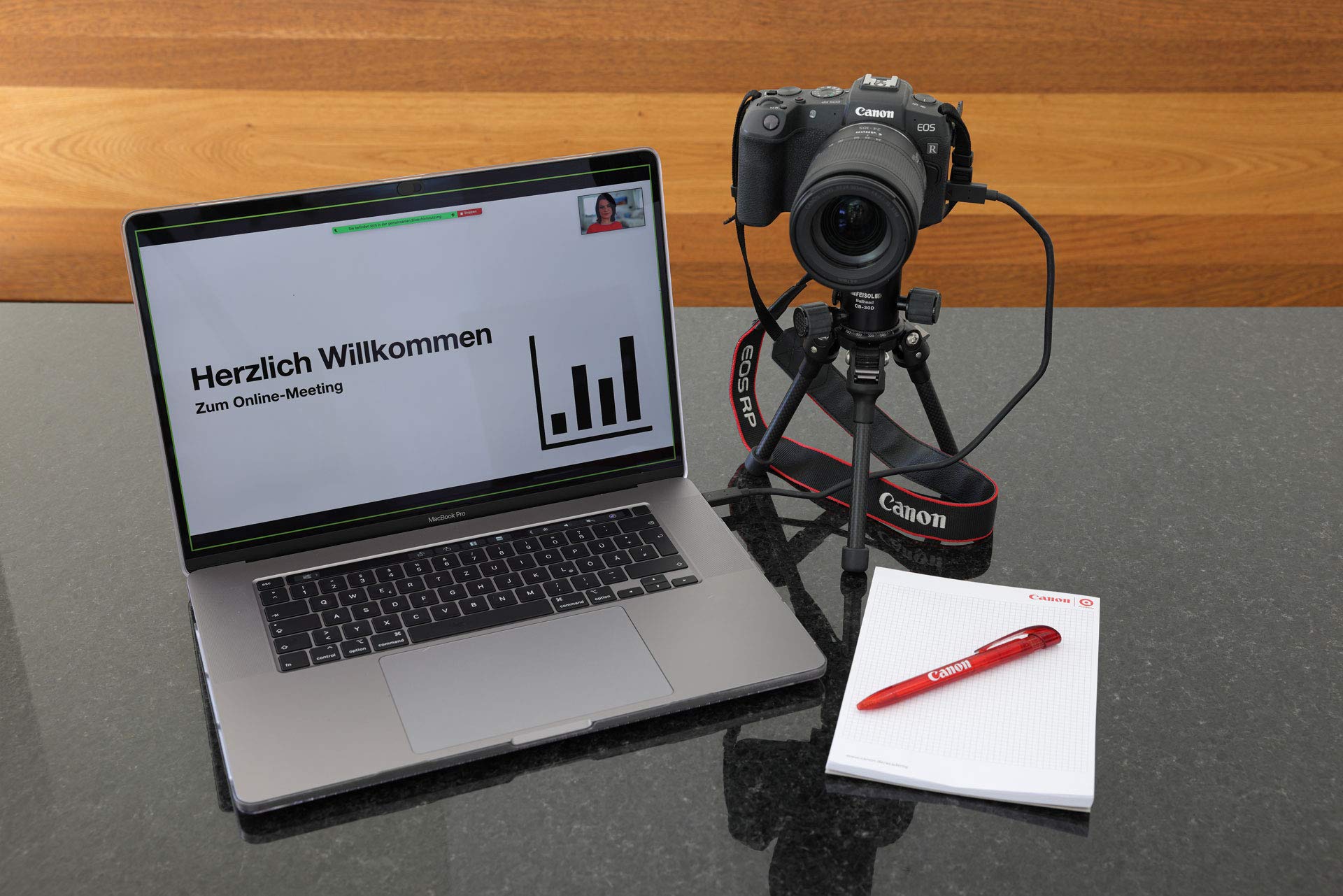 Canon EOS RP Vollformat Systemkamera Gehäuse (spiegellos, 26,2 MP, 7,5cm (3 Zoll) Clear View LCD II Display, Digic 8, 4K Video, WLAN, Bluetooth), schwarz
