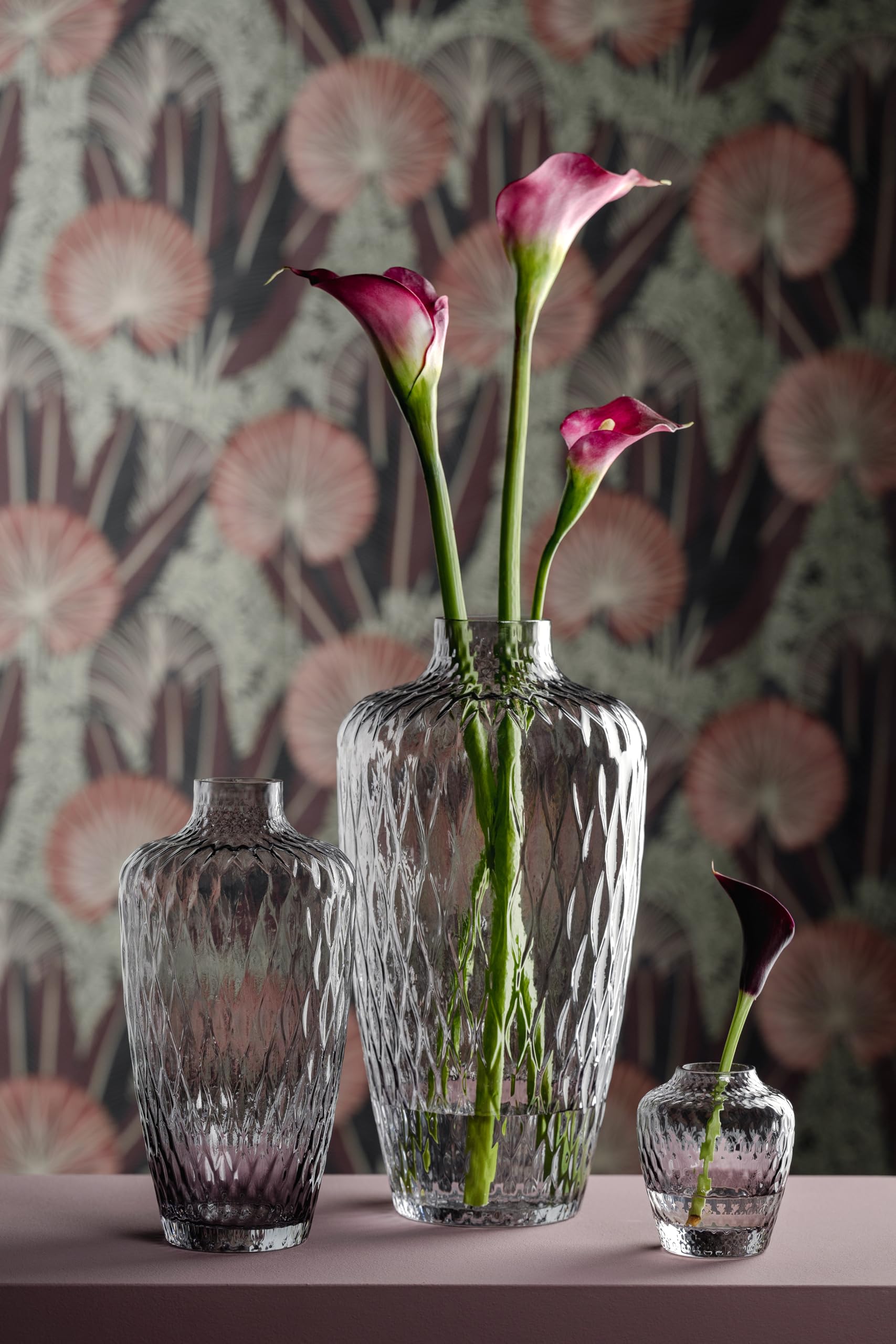 Leonardo Home Giulia Vase • 1 Stück • Blumenvase aus grauem Glas • ⌀7,2 cm • Stilvolle Vase mit haptischer Optik • Glasvase für kreative Blumensträuße • Zeitloses Design • Höhe 38 cm • grau • 055287