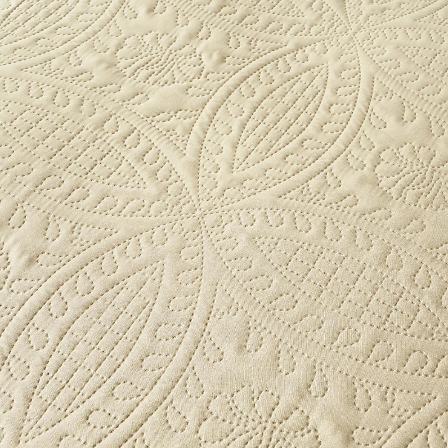 akkialla Queen Quilt Bedding Set,Beige Ultrasonic Full/Queen Quilt Set,Lightweight Soft Bedspread Coverlet,Modern Style Coin Pattern Bed Cover for All Seasons,3 Piece(1 Quilt,2 Pillow Shams) - Image 7