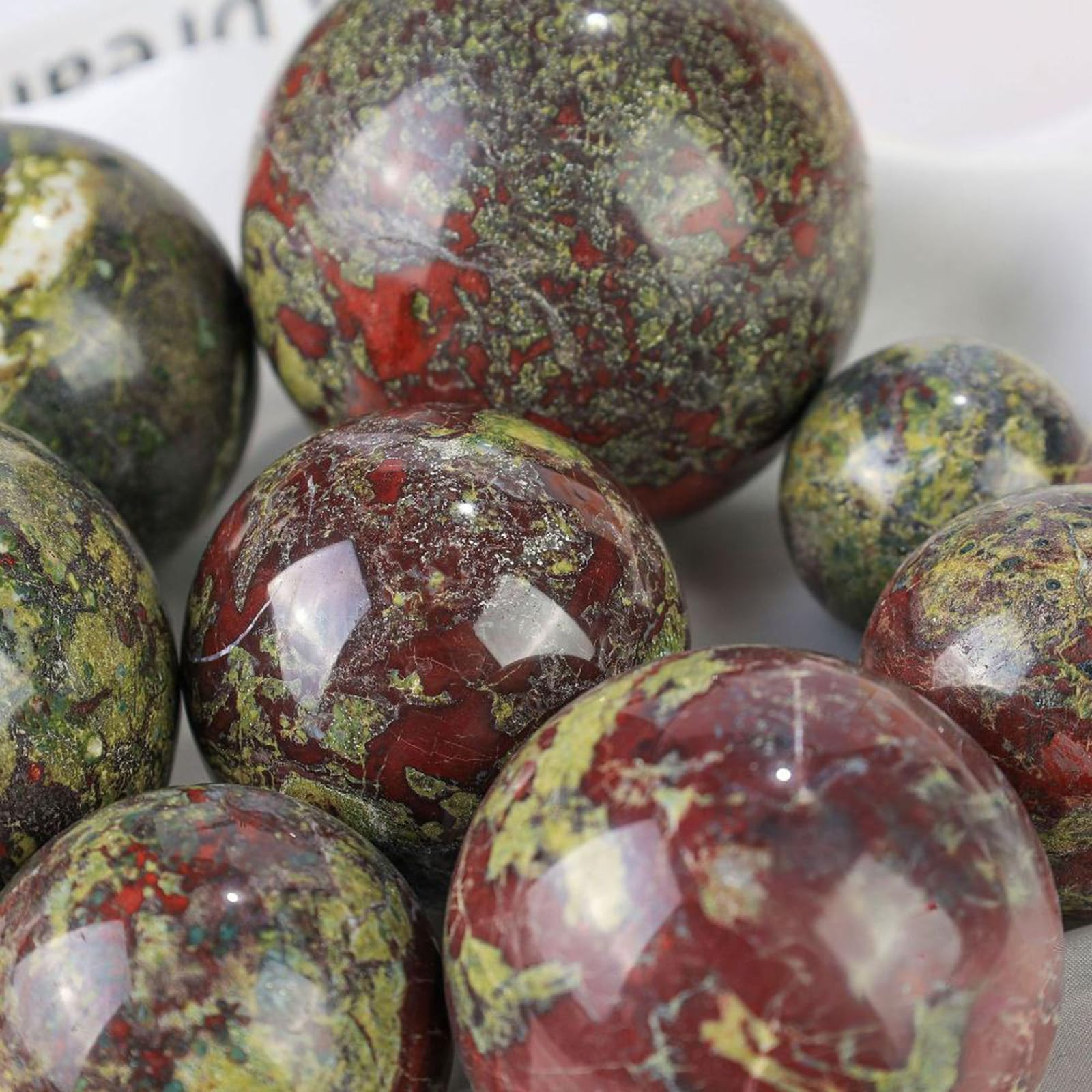Sfera di Pietra Naturale lucidata con Sangue di Drago, Sfere Decorative di Pietra preziosa Verde, Sfera di Cristallo di Quarzo curativo per Meditazione e Stregoneria, Decorazione,70~75mm