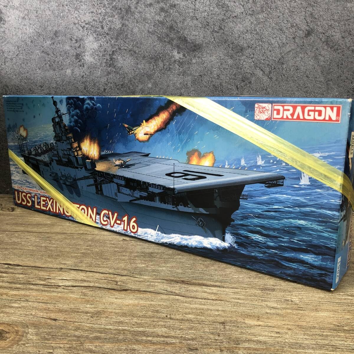Amazon | DRAGON ドラゴン USS LEXINGTON CV-16 米海軍航空母船