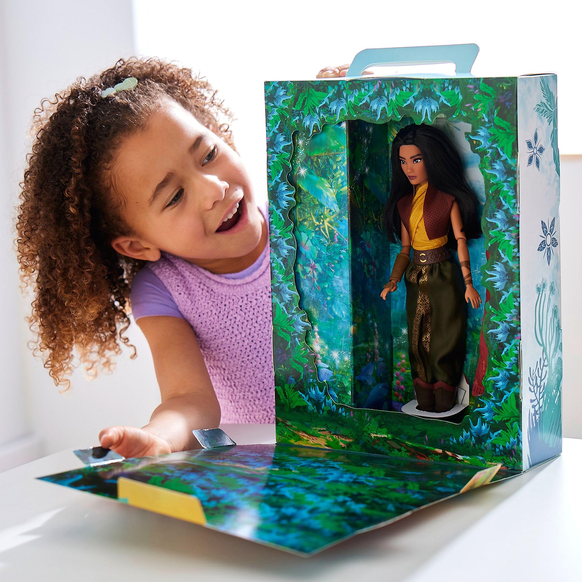 Disney Store - Muñeca Story Doll oficial de Raya (Raya y el último dragón), juguete totalmente articulable de 29 cm con accesorios, para niños y niñas de más de 3 años