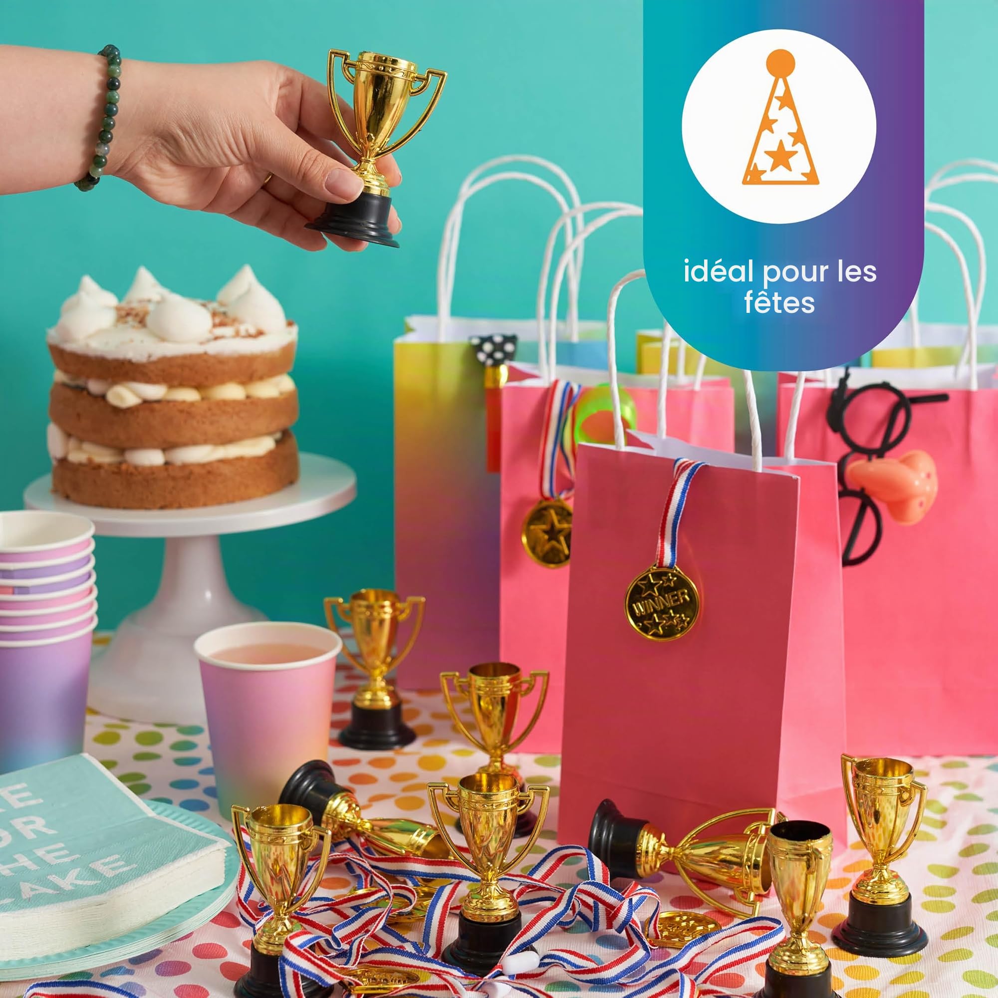 THE TWIDDLERS 24 Pièces Mini Trophées & Médailles pour Fête Anniversaire des Enfants, Sport Scolaire, Tournoi & Fêtes Costumées Halloween - Cadeaux Invités & Récompenses