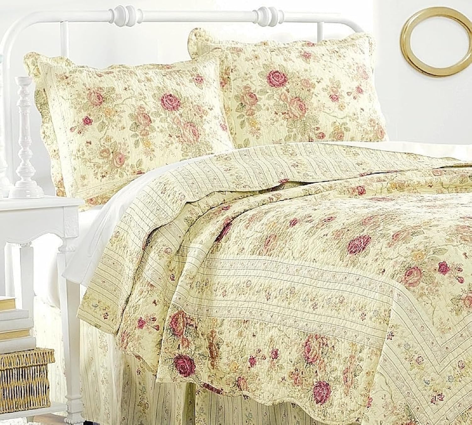Finely Stitched Chic Shabby Romantic Rose Bedding Cotton Quilt Set King Size - Includes Bed Sheet Straps