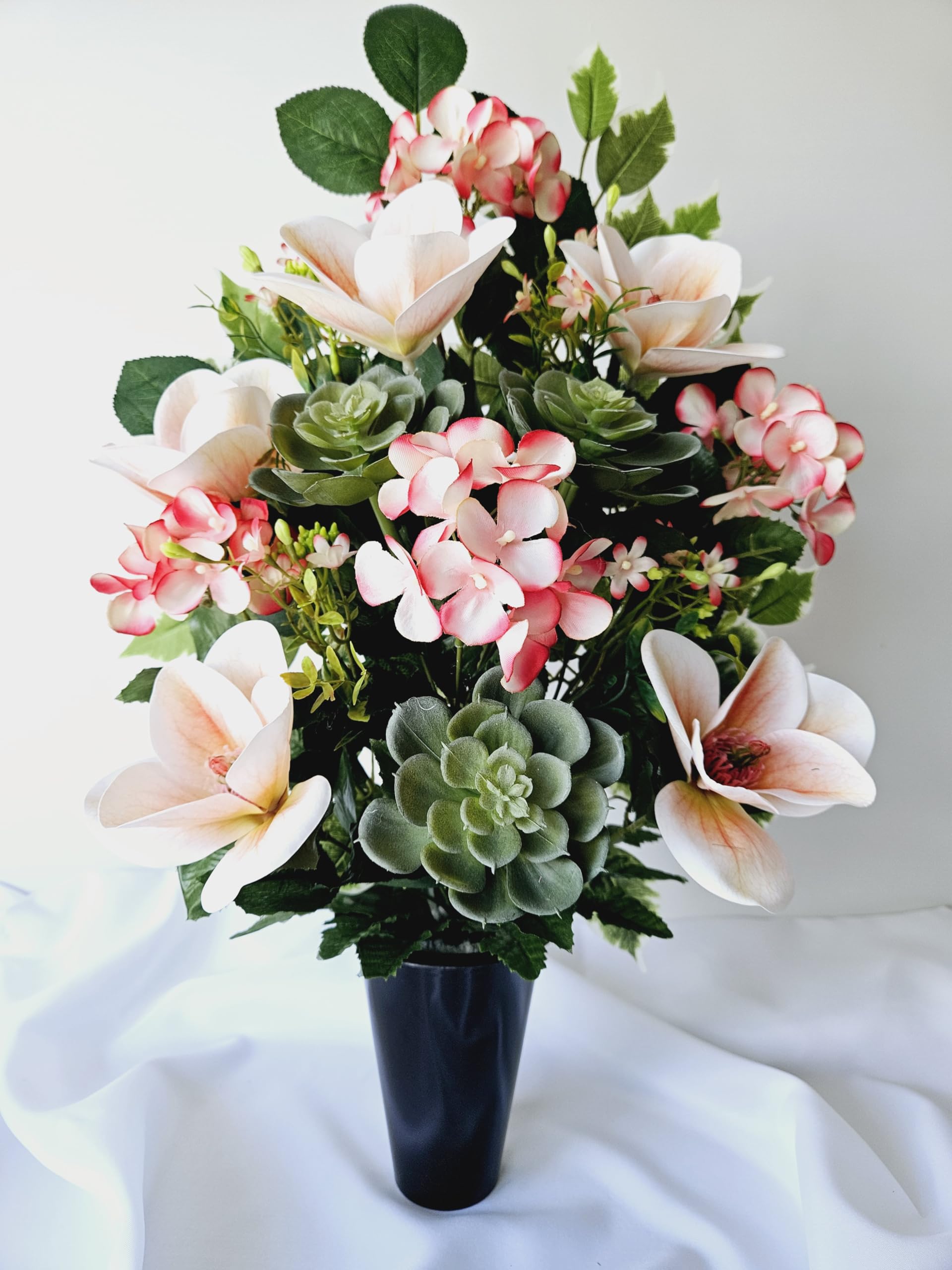 Composition De Fleurs Artificielles en Cône Lesté Ciment pour Une Parfaite Tenue de Votre Bouquet de Fleurs, Plus Besoin de Sable, Ce Vase en PVC Se Dépose dans Un Vase Funéraire.