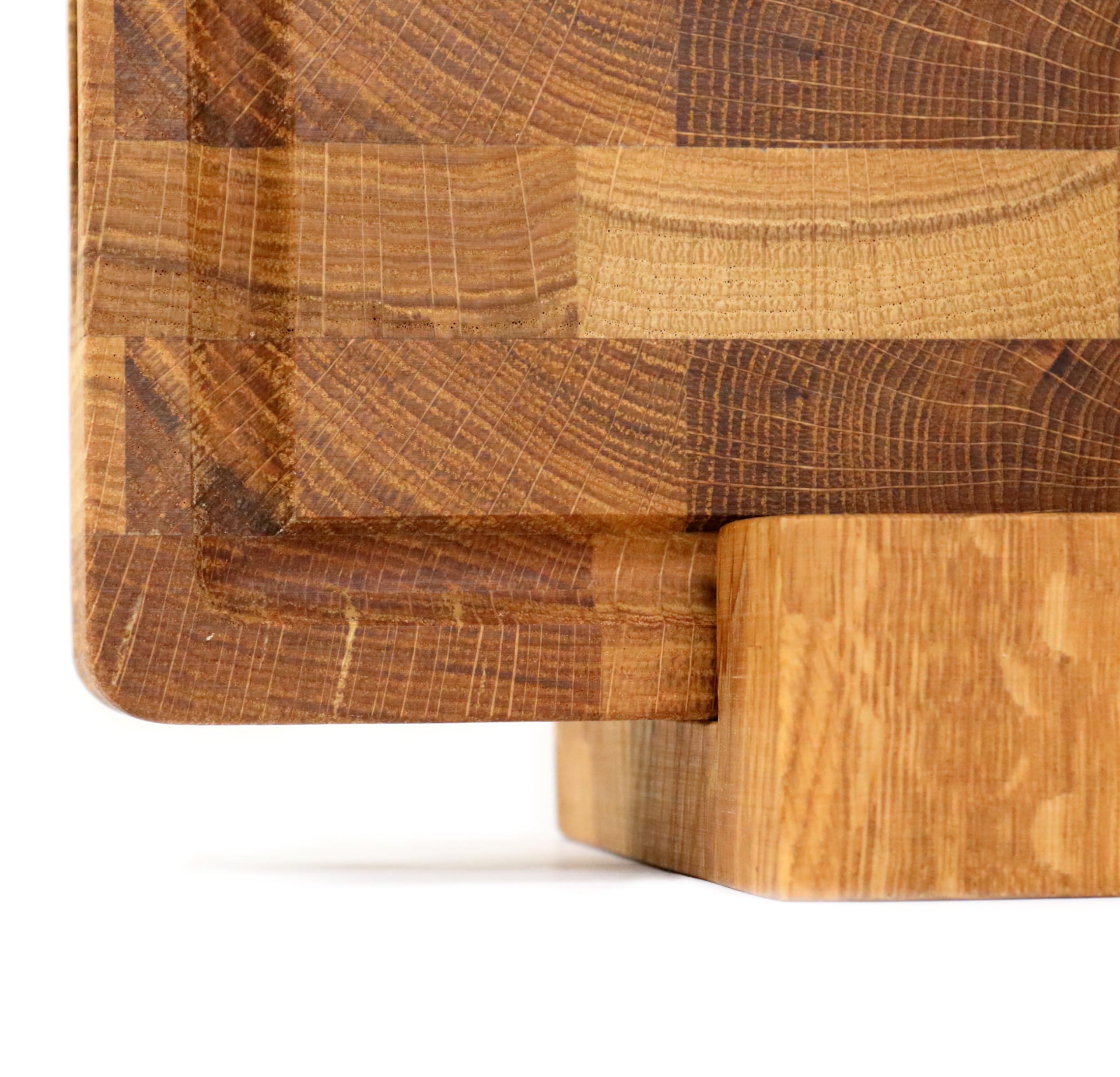 B4K® Tagliere con supporto in legno di quercia, 40 × 30 × 4 cm, in legno di cervello massiccio, antibatterico, con manici, scanalatura e piedini in silicone, perfetto per cucina, carne e barbecue