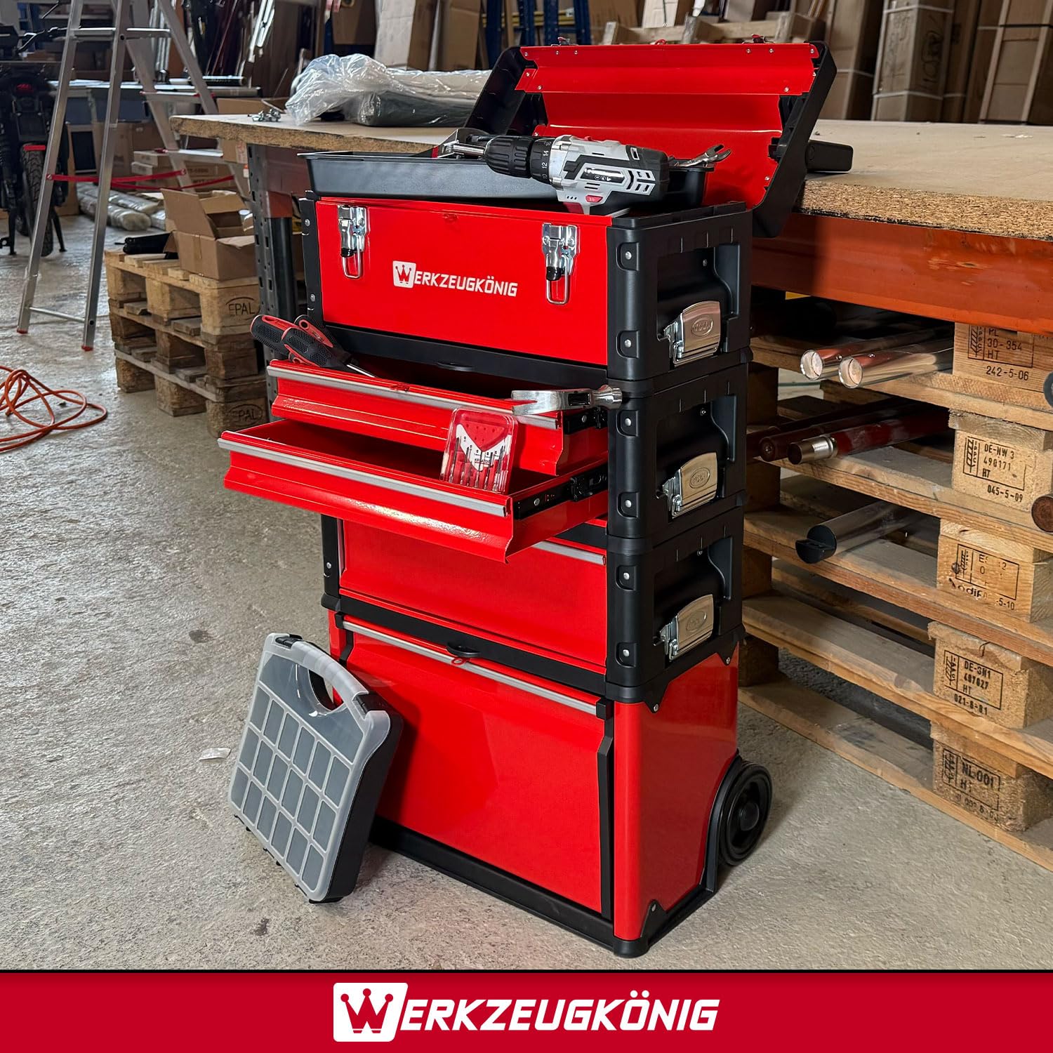 Werkzeugtrolley 4 Teile Stahlblech Rot pulverbeschichtet - 1 Werkzeugkoffer, 2 schmale Schubladen, 1 hohe Schublade, 1 großes Klappfach - gratis Kleinteilekoffer