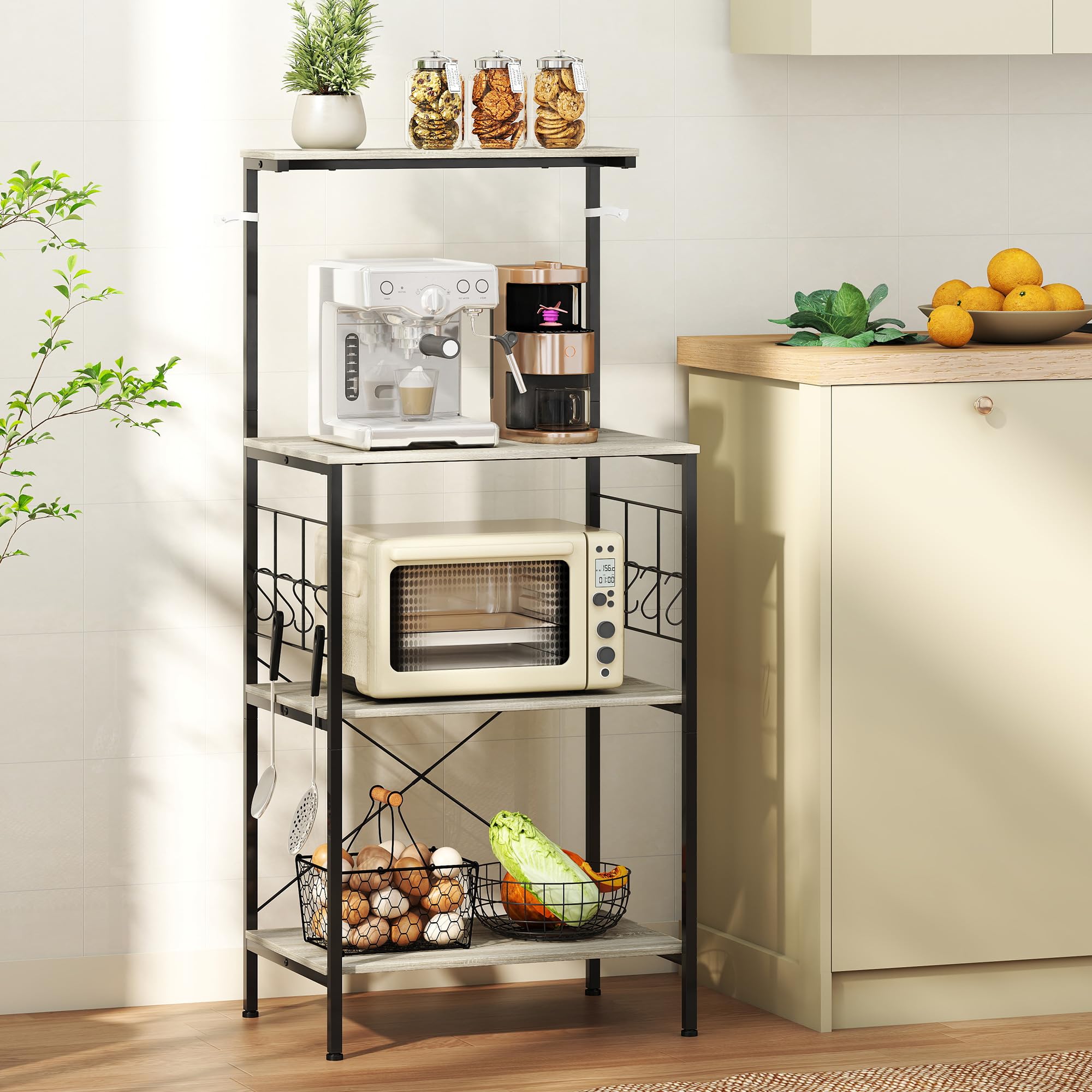 HOMCOM Étagère de cuisine Support Micro-Ondes 60 x 42 x 134,5 cm Chêne | Étagère de Rangement, Panneau Grillagé, 8 Crochets, Station Bar à Café, pour Épices Casseroles Poêles