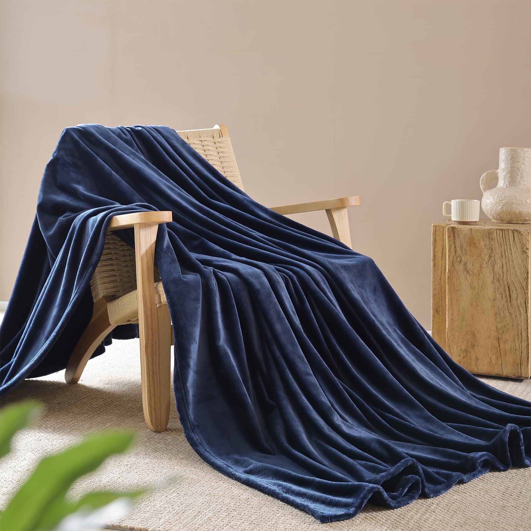 Navy Blue Fleece Throw Blanket Twin Size, Soft Warm Fuzzy Cozy Blankets for Bed Couch, Plush Microfiber Flannel Blanket Suitable for All Seasons,