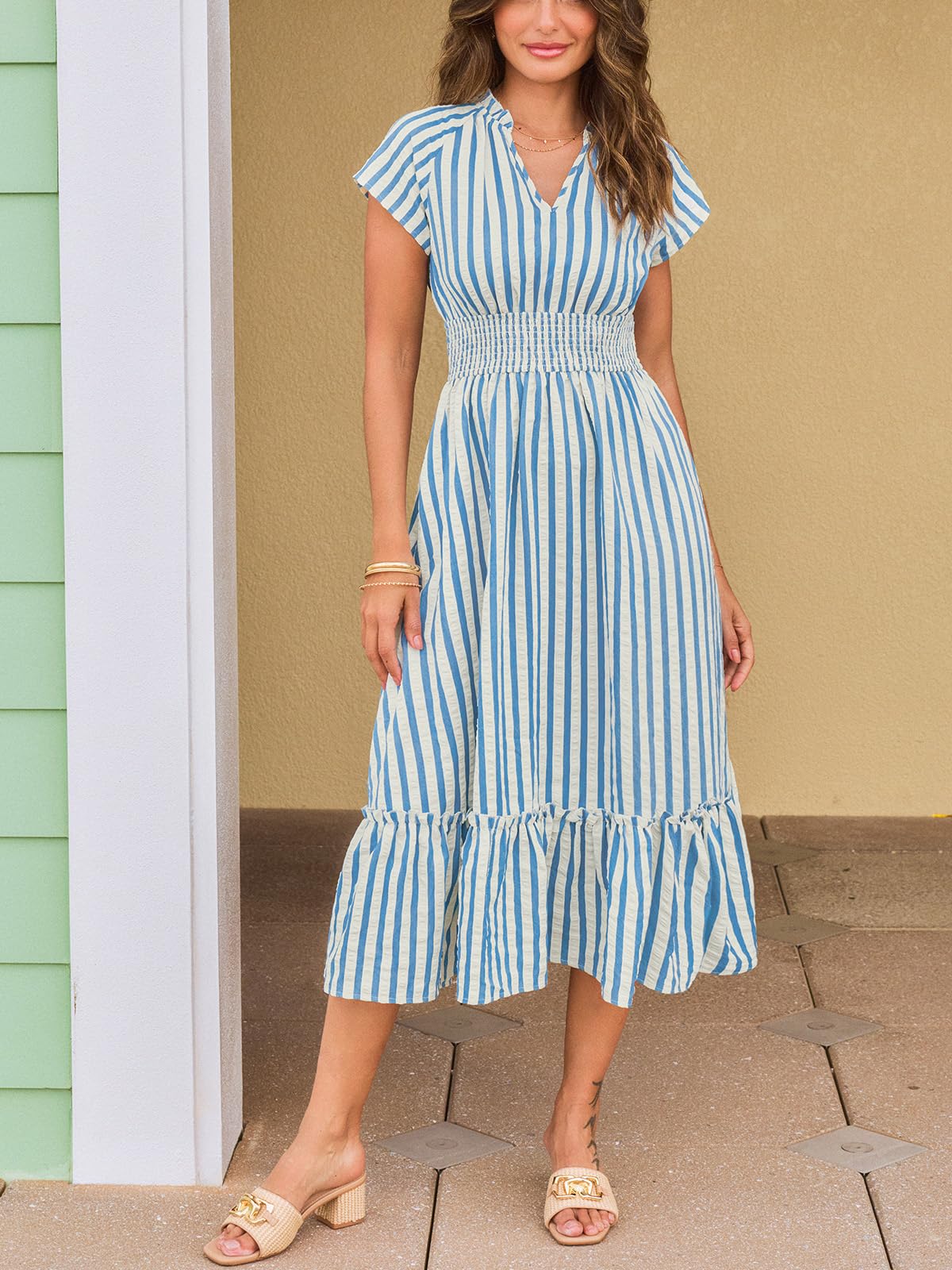 CUPSHE Damen Sommerkleid Gestreift V-Ausschnitt Kurzarm Flatterärmel Midikleid Gesmokte Taille A-Linie Freizeitkleider Strandkleid Kleid