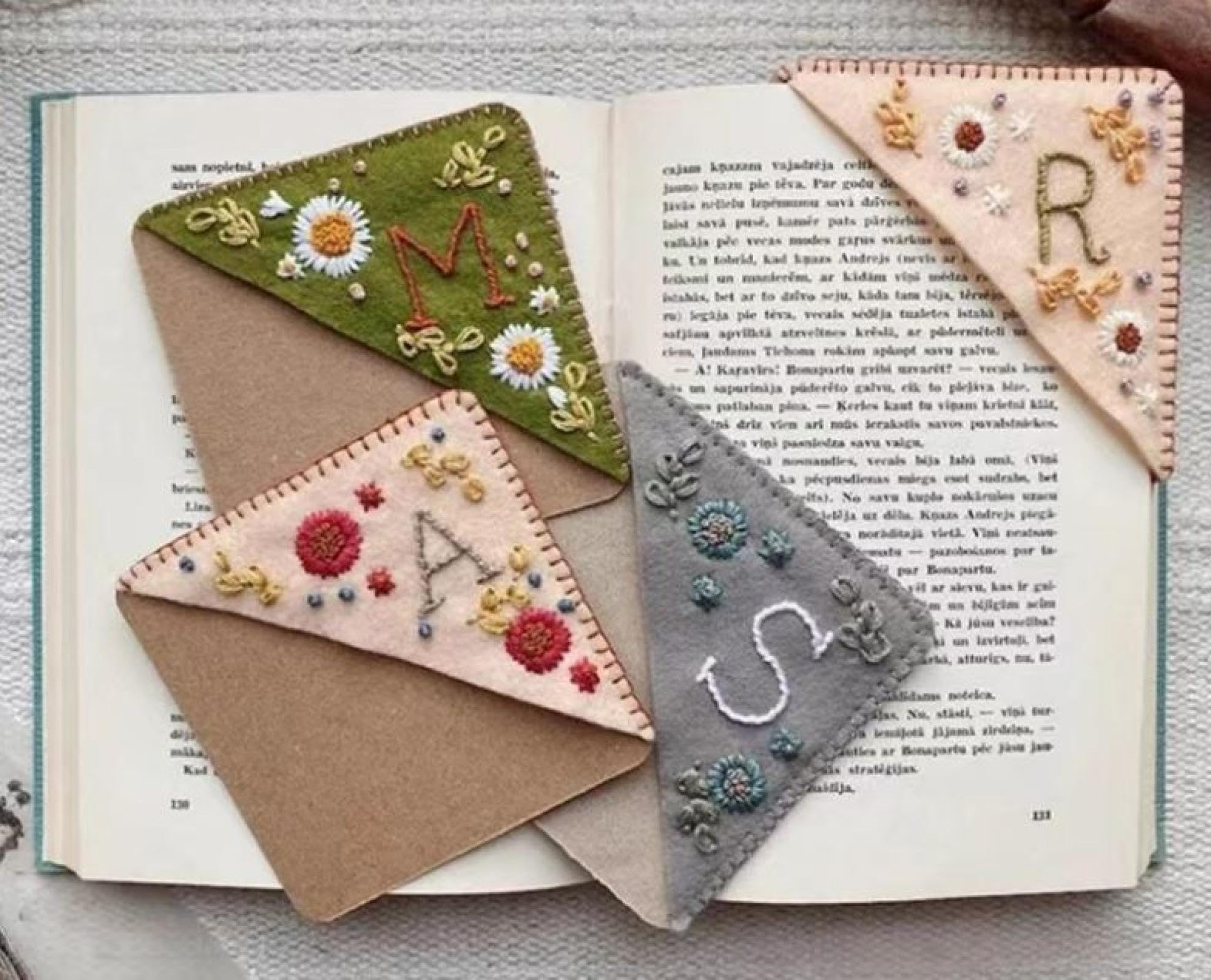Amazon | ハンドメイド刺繍しおり、フェルト三角形ナショナル