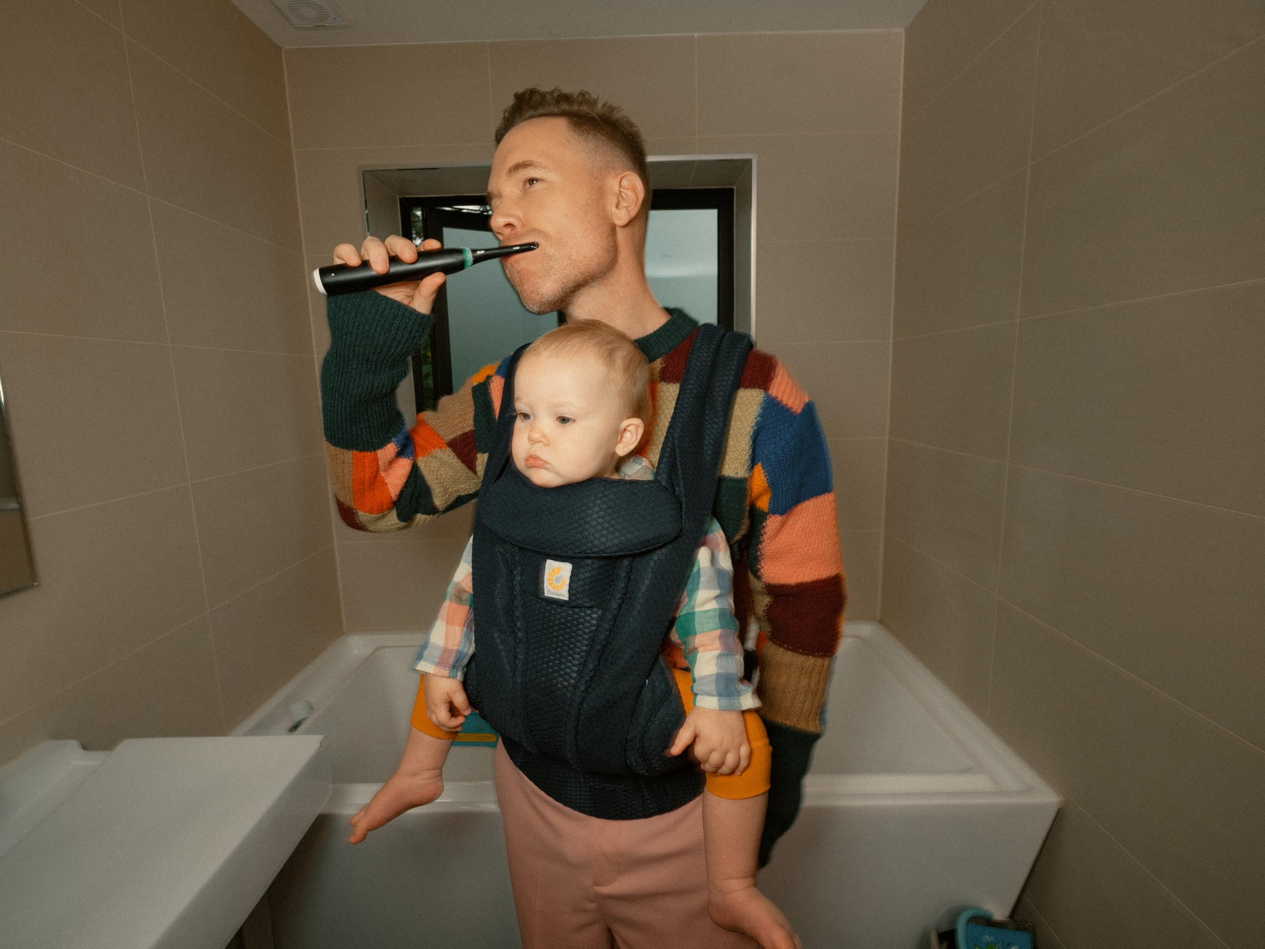 Ergobaby Omni Deluxe All-in-One Baby Carrier for Newborns from Birth up to 20kg - Image 4