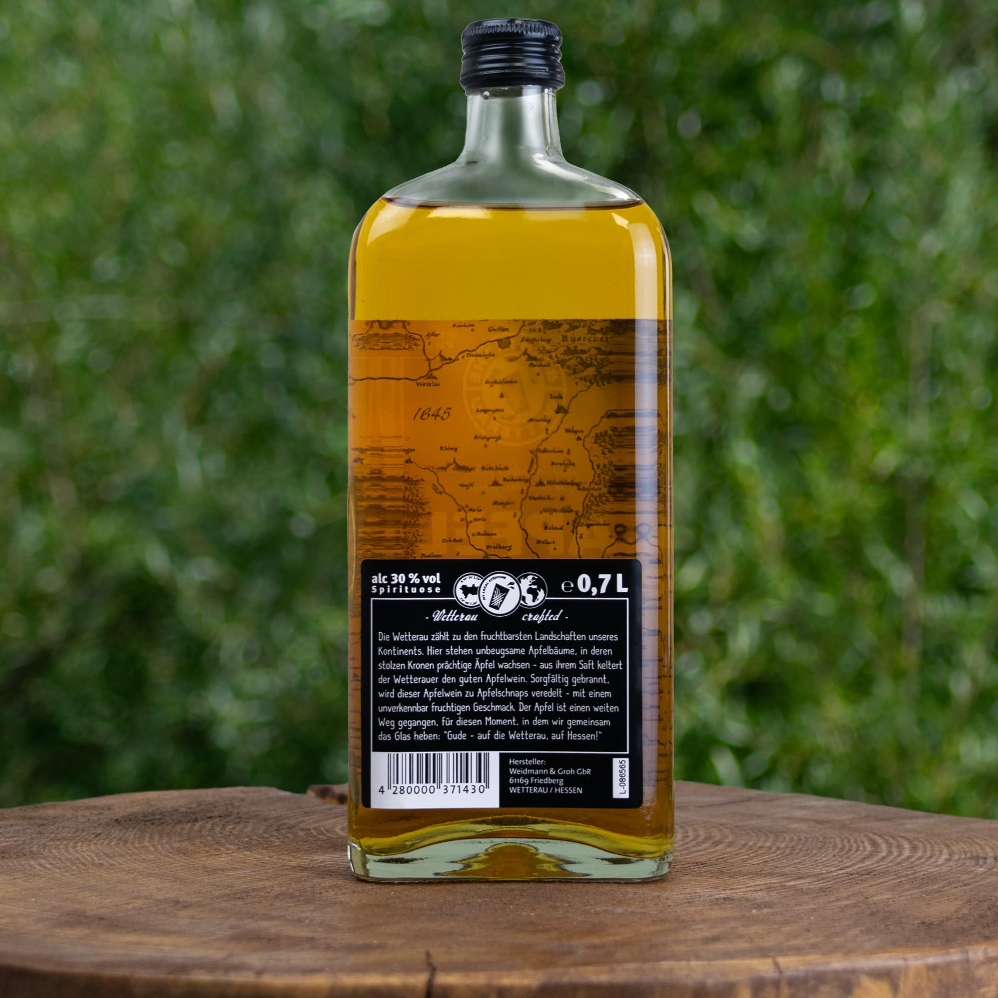 BitW 1x Apfelschnaps 0,7l + 2x kleine Mispeln + 4x Schnapsgläser 4cl | Apfelschnaps 30%-Vol | Born in the Wetterau
