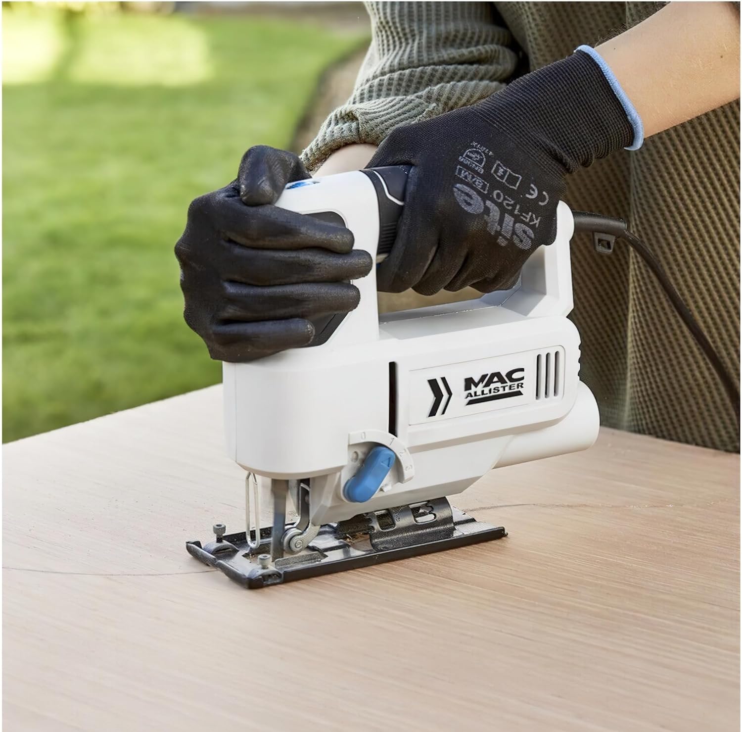 Mac Allister MSJS600 Jigsaw in use, cutting wood