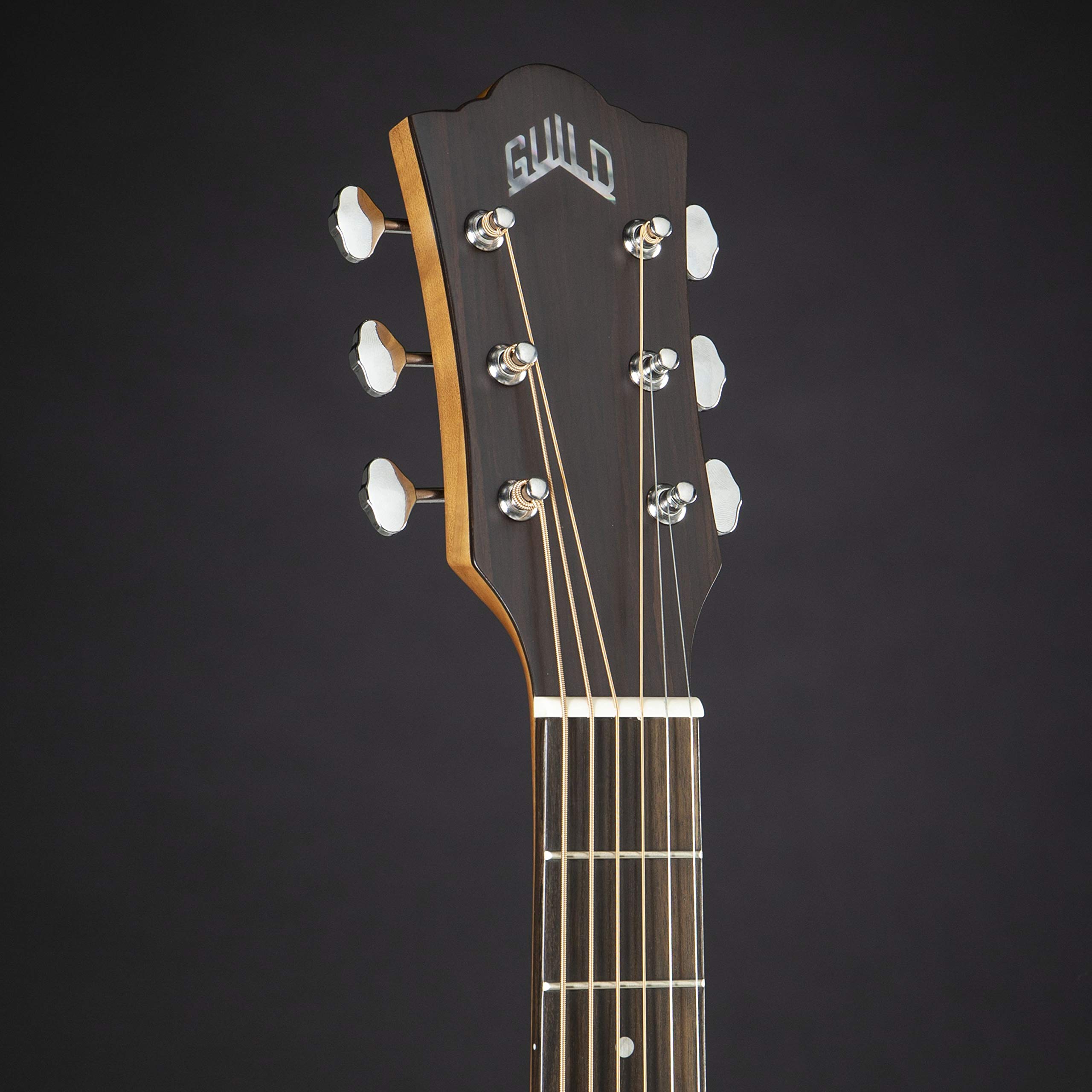 Guild Jumbo Junior Flamed Maple · Chitarra acustica