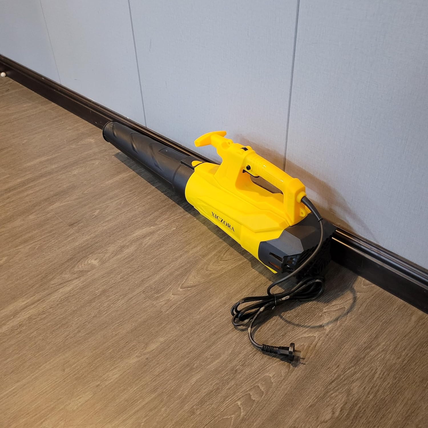 XICZORA Power operated blowers A lightweight, portable, and powerful blower designed specifically for clearing dust and debris from yards, lawns, gardens, and patios.