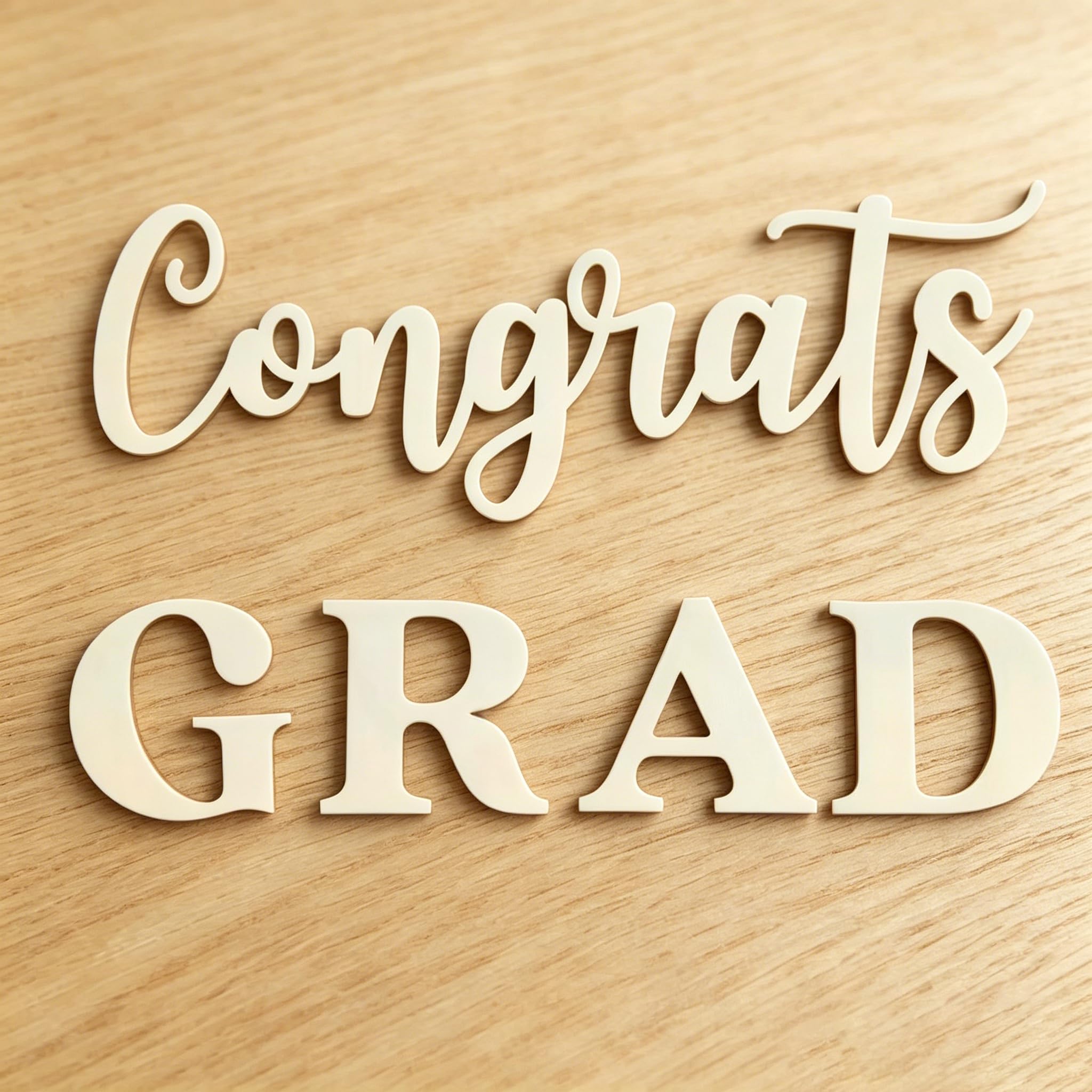 Drewniany znak 'Congrats Grad' na tło, dekoracja łuku balonowego na przyjęcie z okazji ukończenia szkoły, liceum, uczelnia, ukończenie szkoły, uroczystości, dekoracje imprezowe