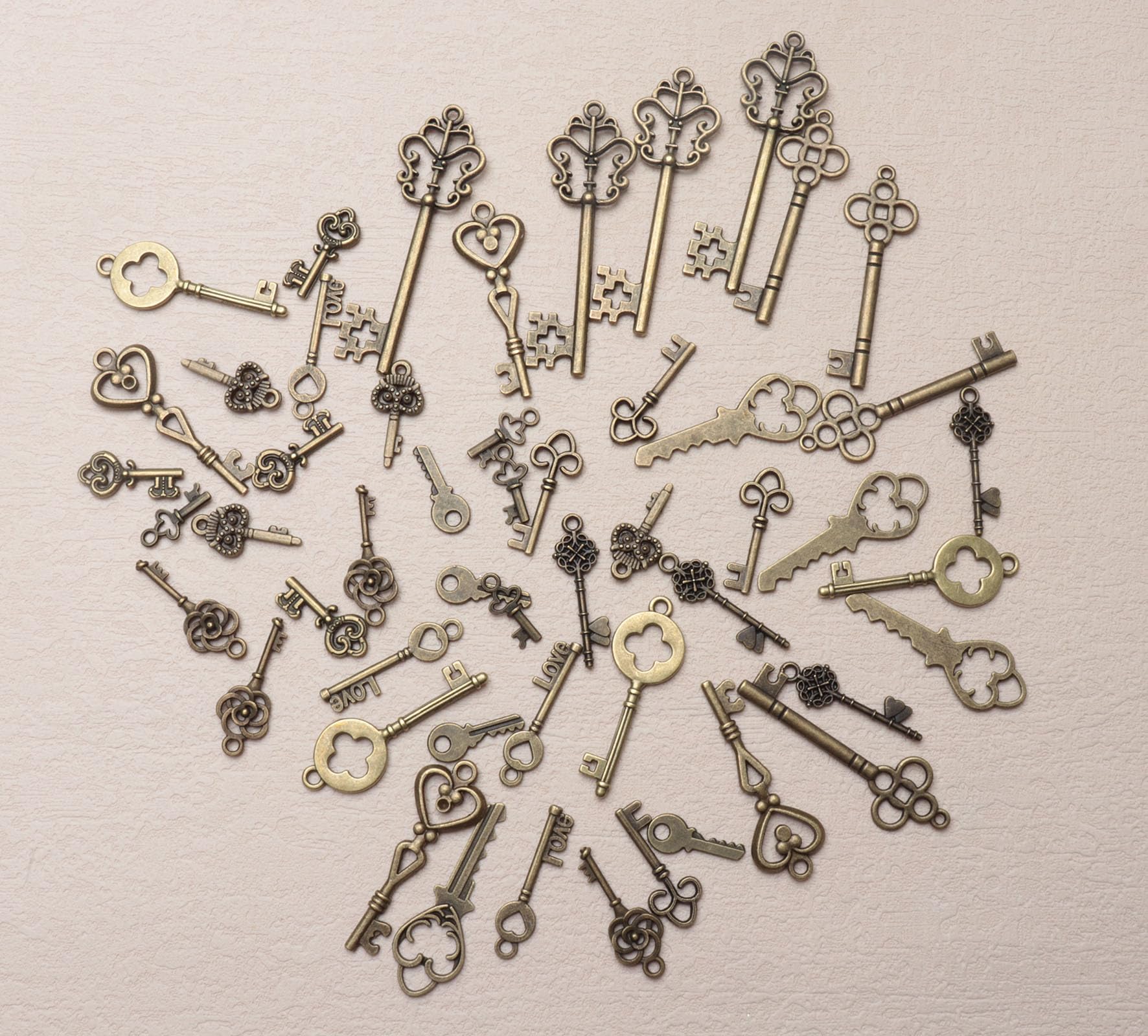 52 Pcs Skeleton Key Charms Vintage Cute Mixed Style Metal Pendants for Women Jewelry Making Necklace Bracelets Keychain Journaling Birthday Parties Decoration