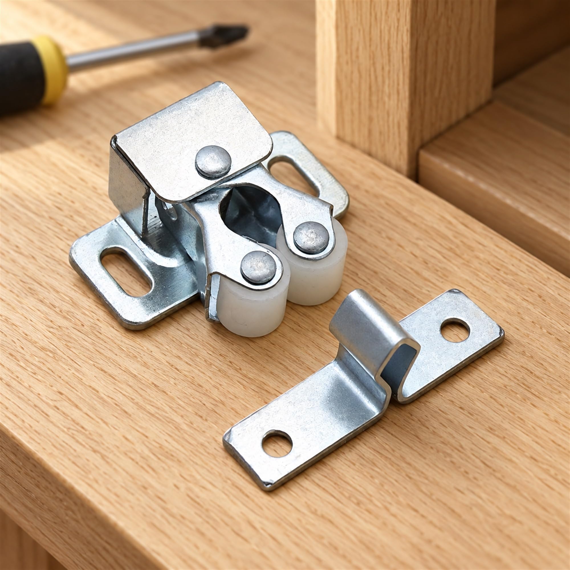 Cold-Rolled Steel Cabinet Door Roller Catch, Closure Hardware for Kitchen Cupboards and Household Furniture Repairs