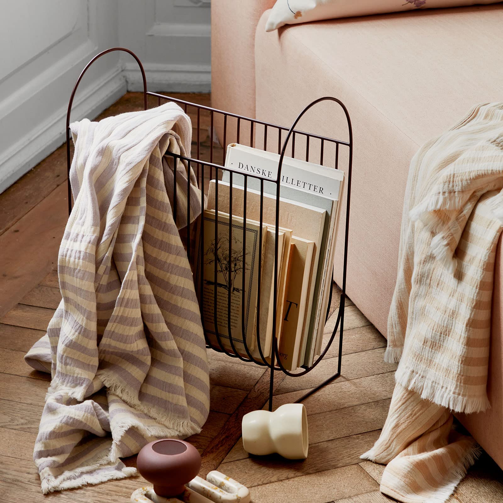 Broste copenhagen Zeitungsständer 'Maggie' Rainy Day Light Grey