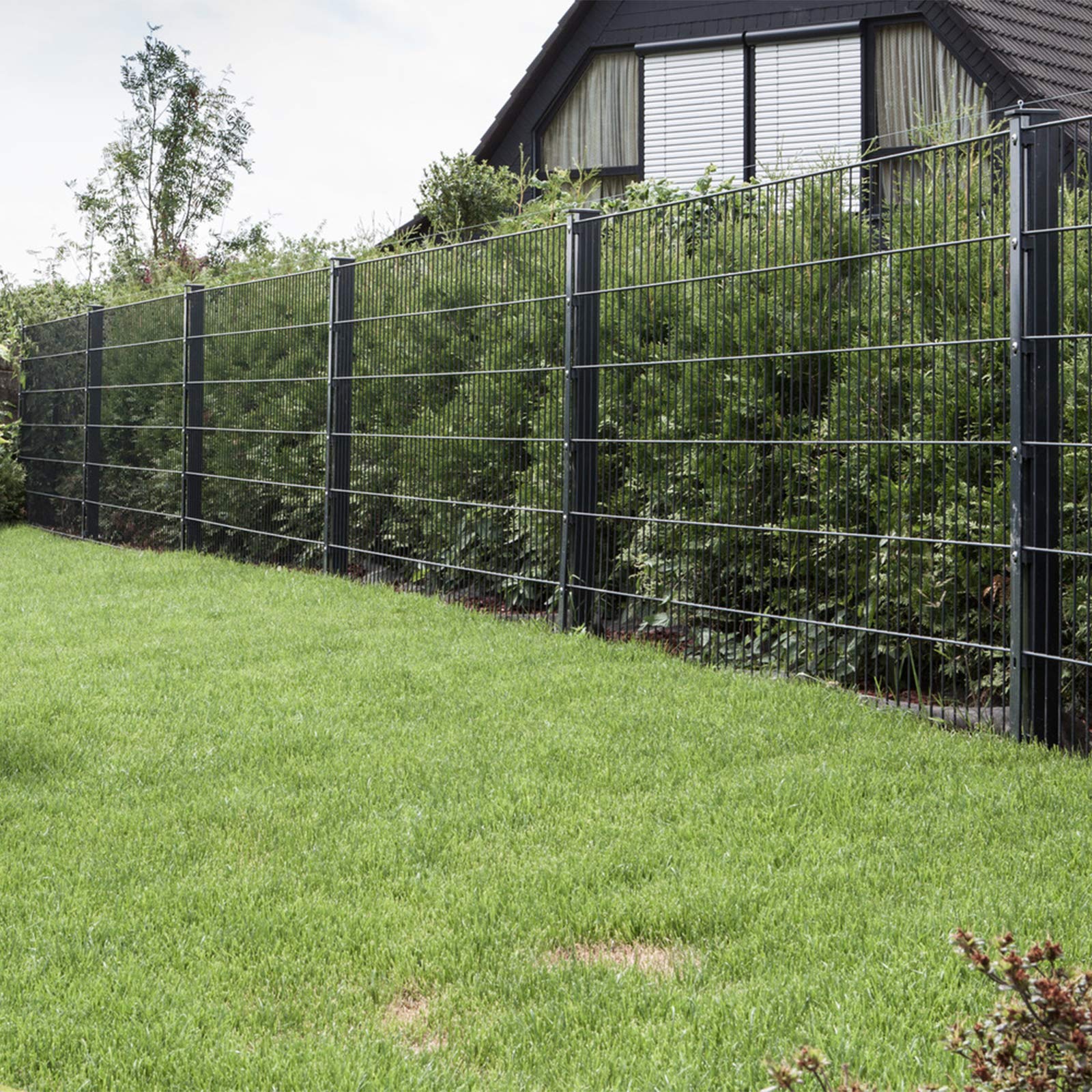 HORI Doppelstabmattenzaun 8/6/8 Zaun Komplettset Verschiedene Längen und Höhen inkl. Pfosten Gartenzaun in Anthrazit Ideal für Sicherheit und Sichtschutz Anthrazit,Grau RAL 7016 Höhe 123 cm - Länge