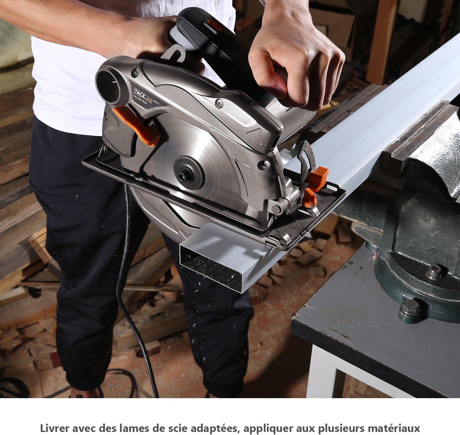 Person using the circular saw to cut a metal profile