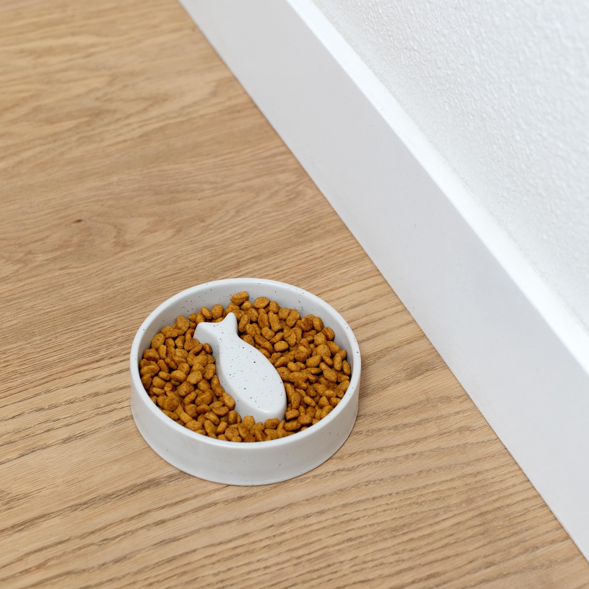 Fringe Studio Ceramic Slow Feeder Pet Bowl (6.5" Diameter x 2.5" H, 30 fl.oz.), PetShop Collection (780MD001)