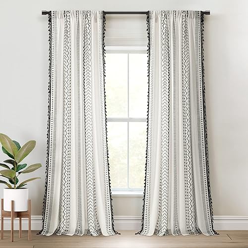 Lush Decor Hygge - Par de paneles de cortinas para ventana con borlas y rayas bohemias, 52 pulgadas de ancho x 84 pulgadas de largo, color blanco y