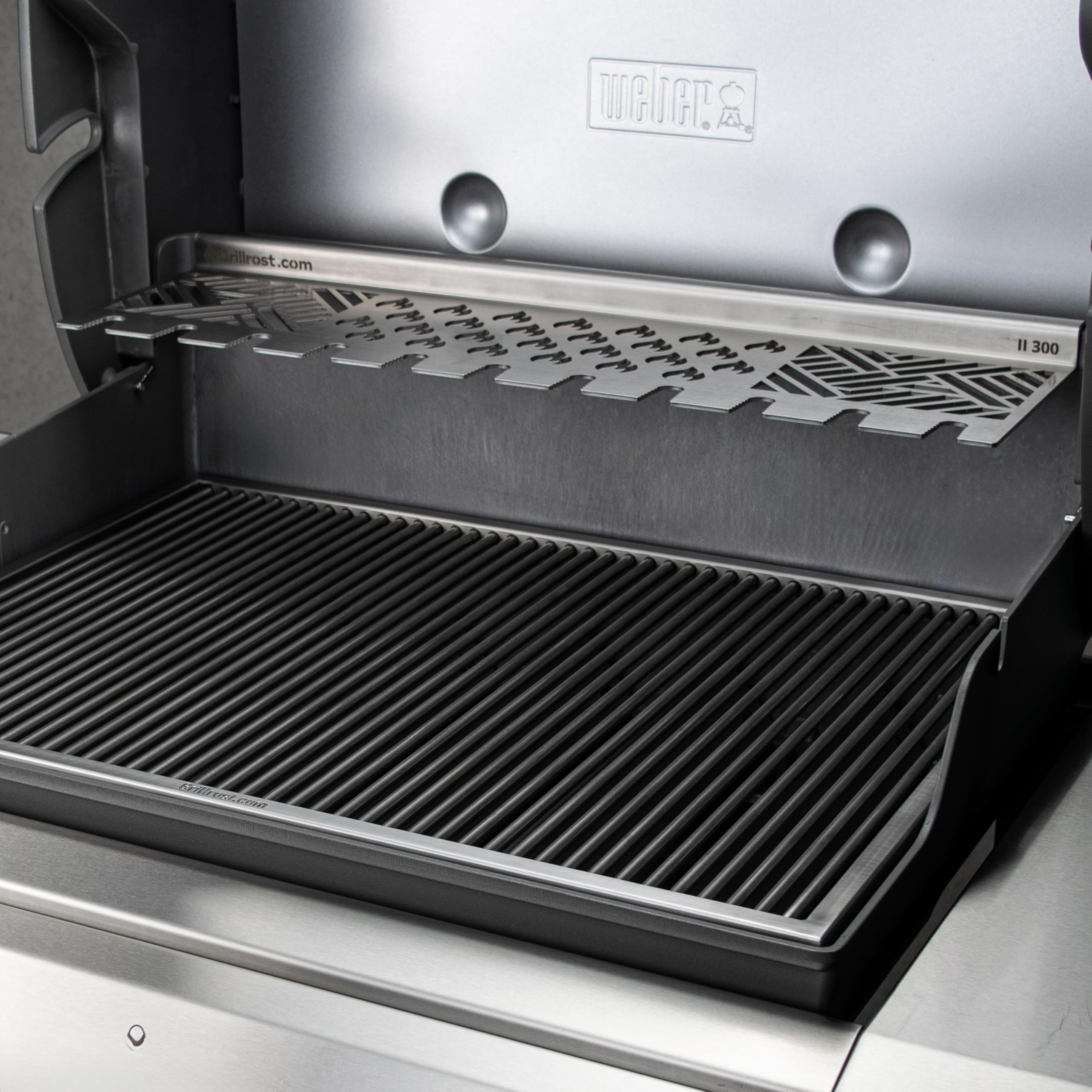Grillrost.com Das Original Edelstahl Multistation | Warmhalterost für Weber Genesis II 300er Baureihe | mit Drumstick Halterung | extra tief