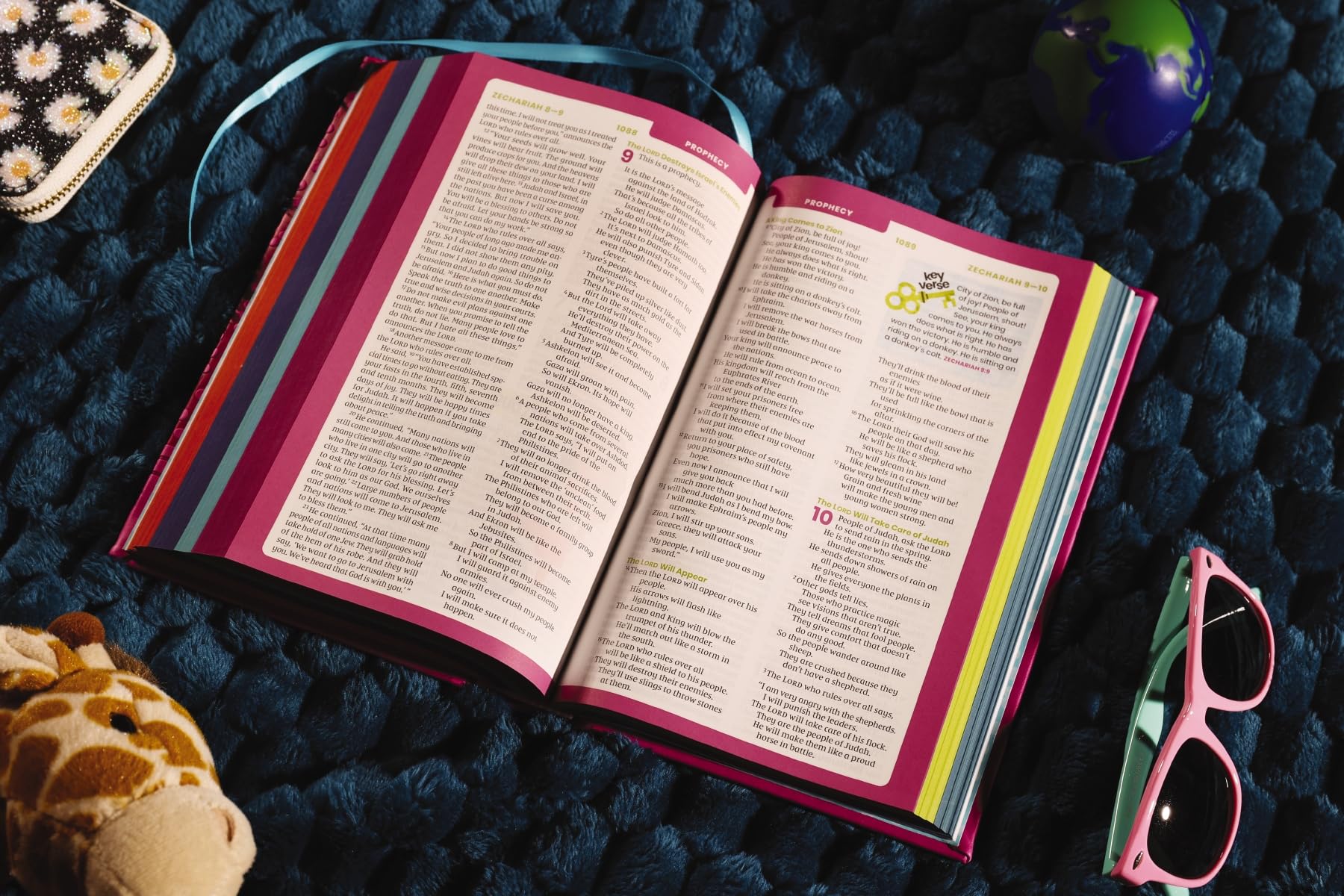 NIrV, Tiny Theologians Bible, Leathersoft over Board, Pink, Comfort Print: A Beginner’s Guide to the Bible – for Kids