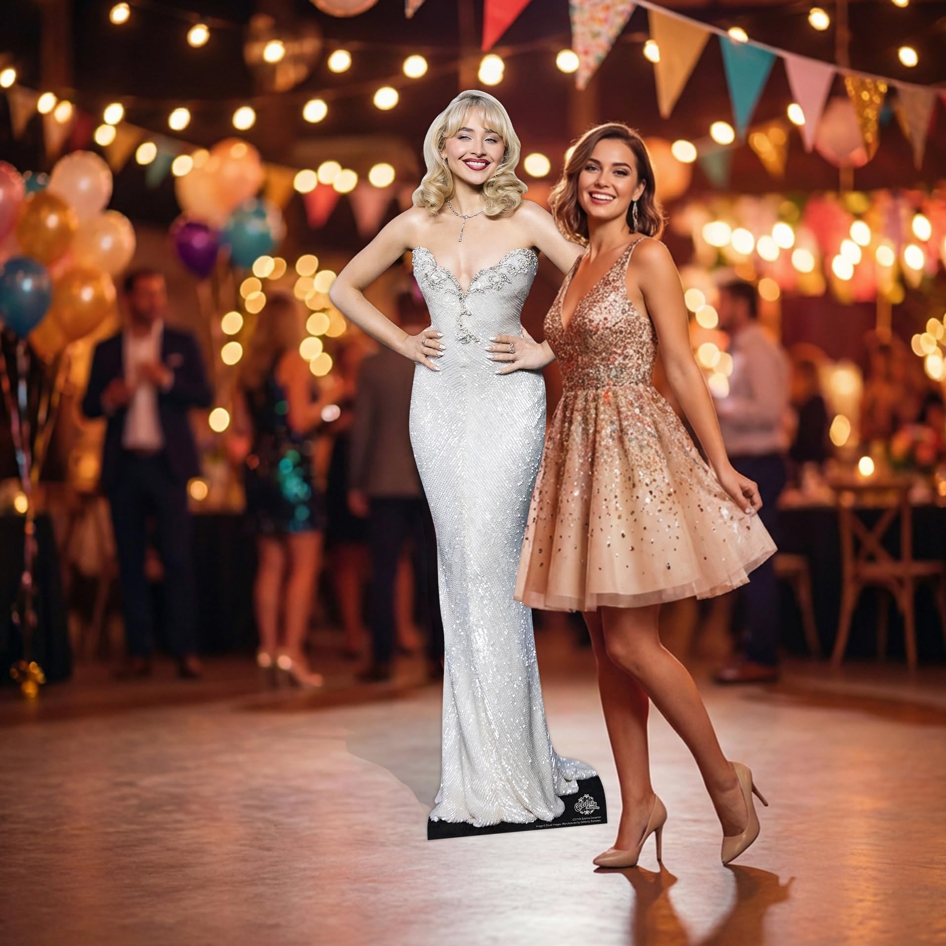 Star Cutouts CS1169 Sabrina Carpenter Silver Dres - Sagoma in cartone a grandezza naturale, altezza 154 cm, ideale per celebrità, televisione, appassionati di musica, compleanni ed eventi VIP