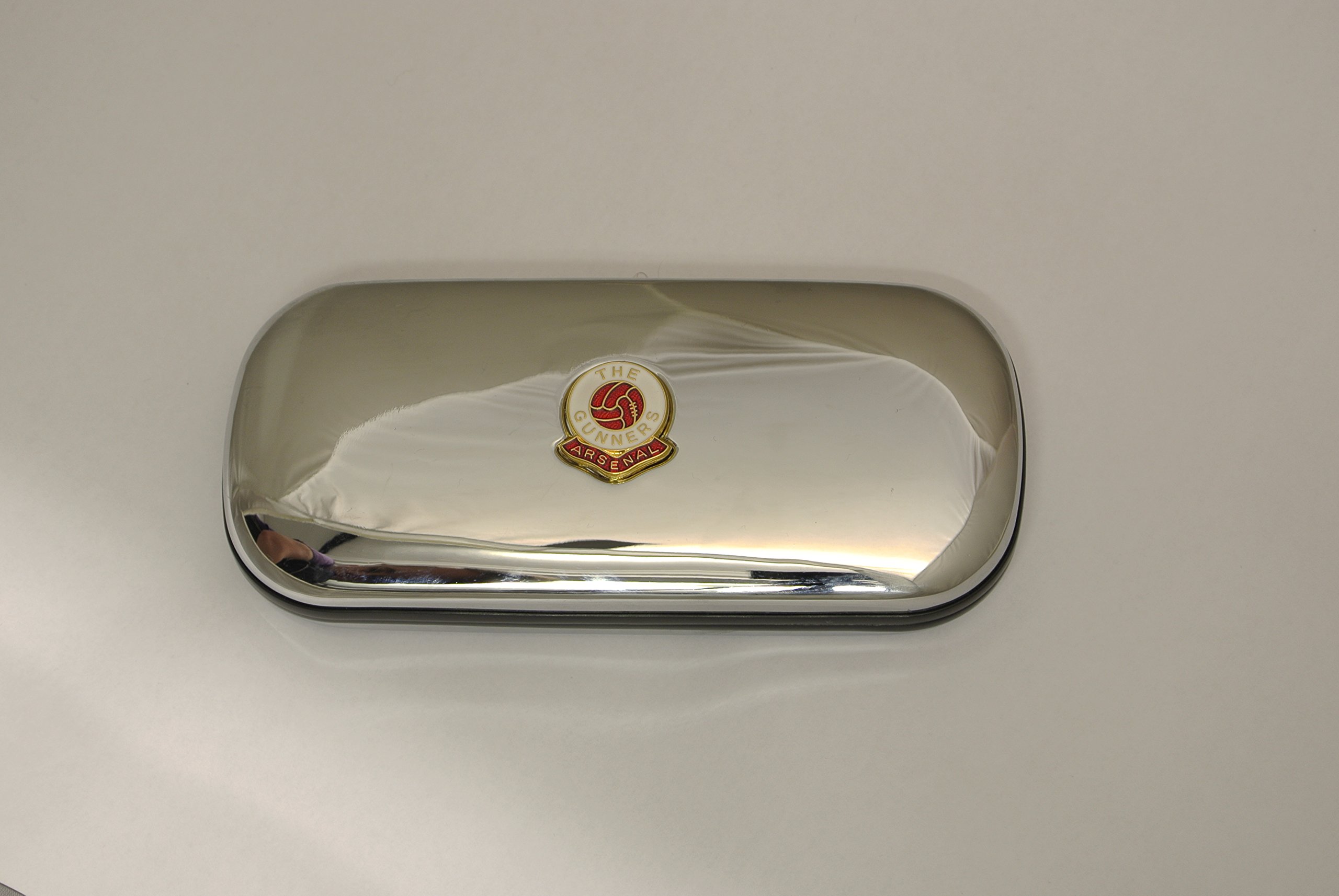 Polished chrome football club glasses case – Arsenal