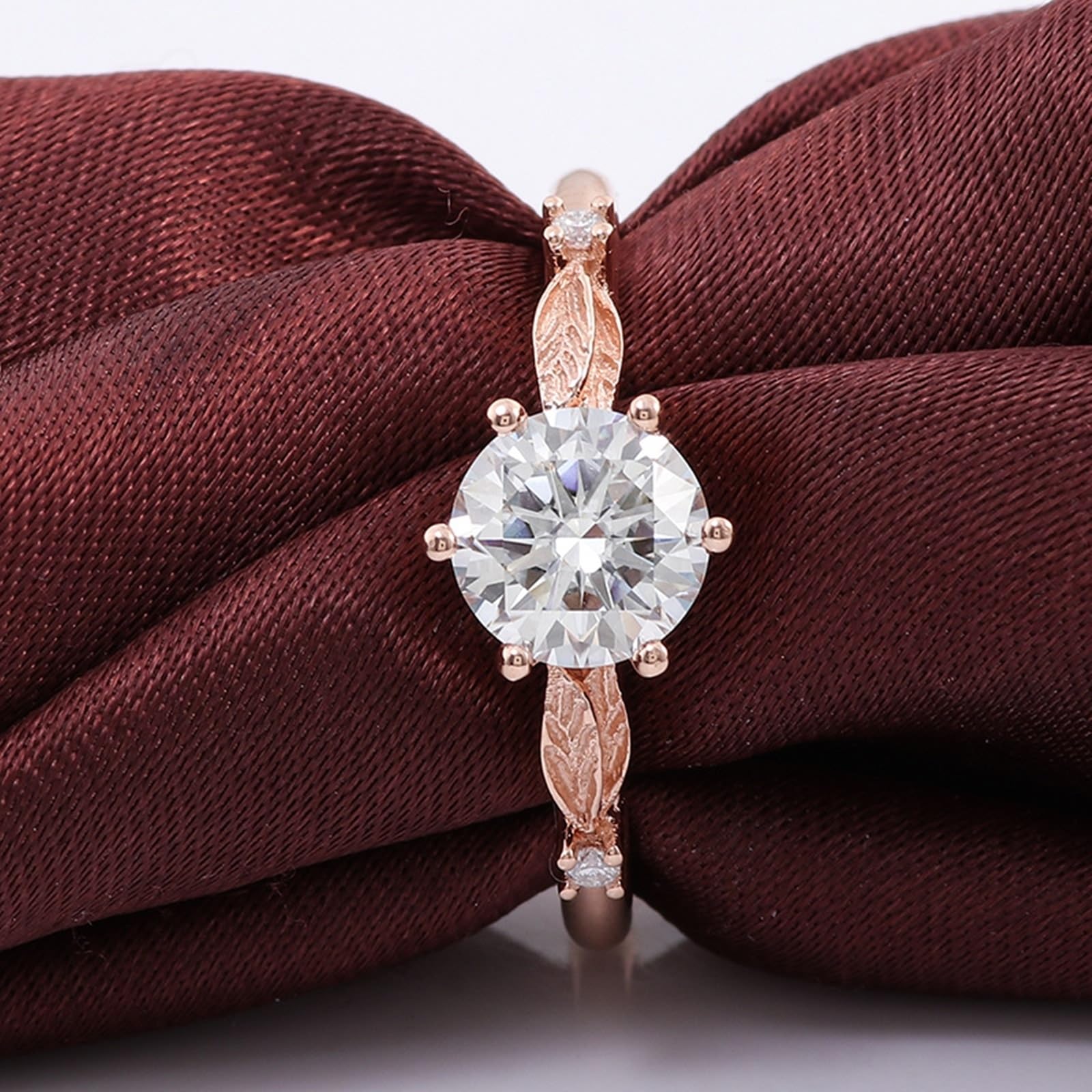 Wycian Anello di fidanzamento moissanite 9 K foglia oro rosa con 6 artigli. Moissanite rotonda misura 45 (14,3) elegante per lesbiche incisione natale