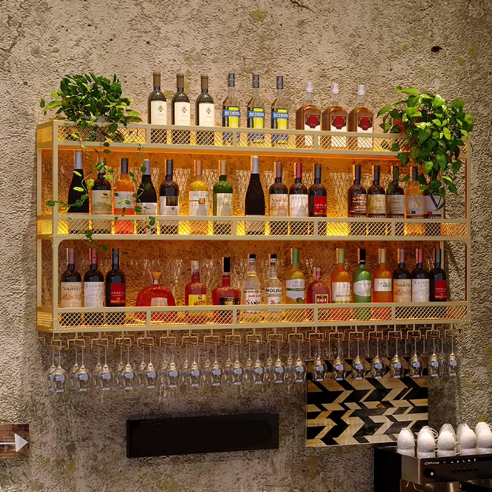 Étagère bouteilles métal doré haut de gamme avec LED pour décoration de bar élégante
