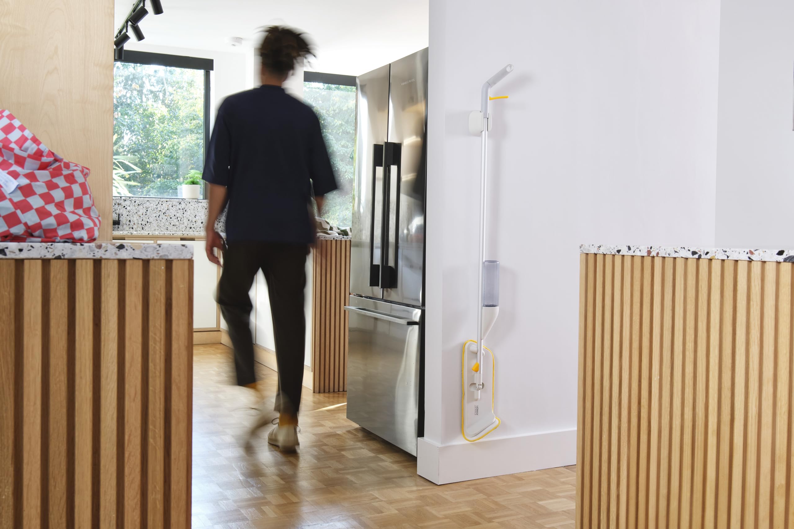 Joseph Joseph CleanTech 2-in-1 Sprühmopp mit waschbarem Mikrofaser-Pad, Einfach zu betätigender Abzug & nachfüllbarer Flasche