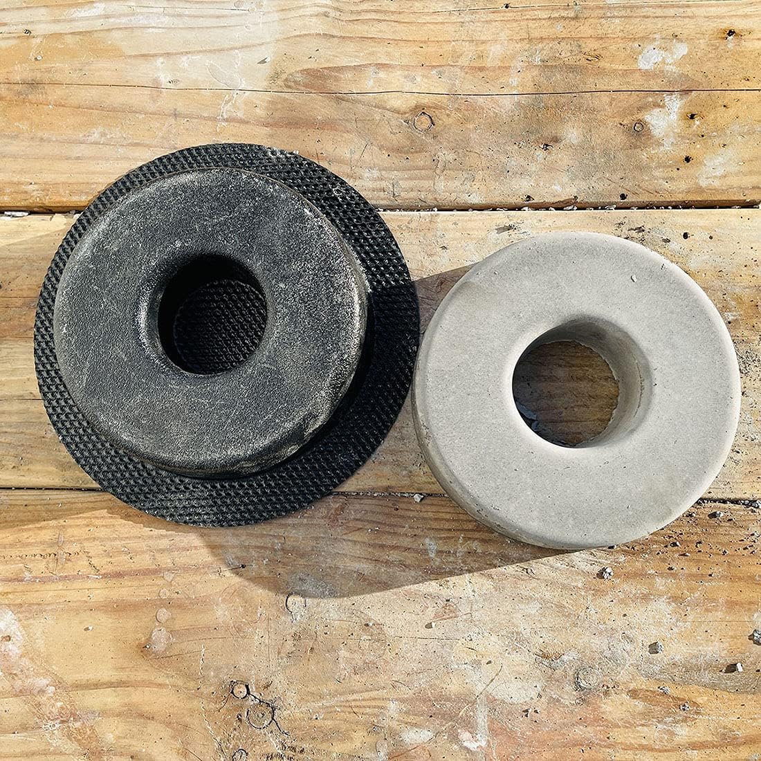 AUTUMN USA Donut Mold - Sprinkler Head Protector & Guard, Concrete & Garden Decor - 7 '' Dia, Medium Hole