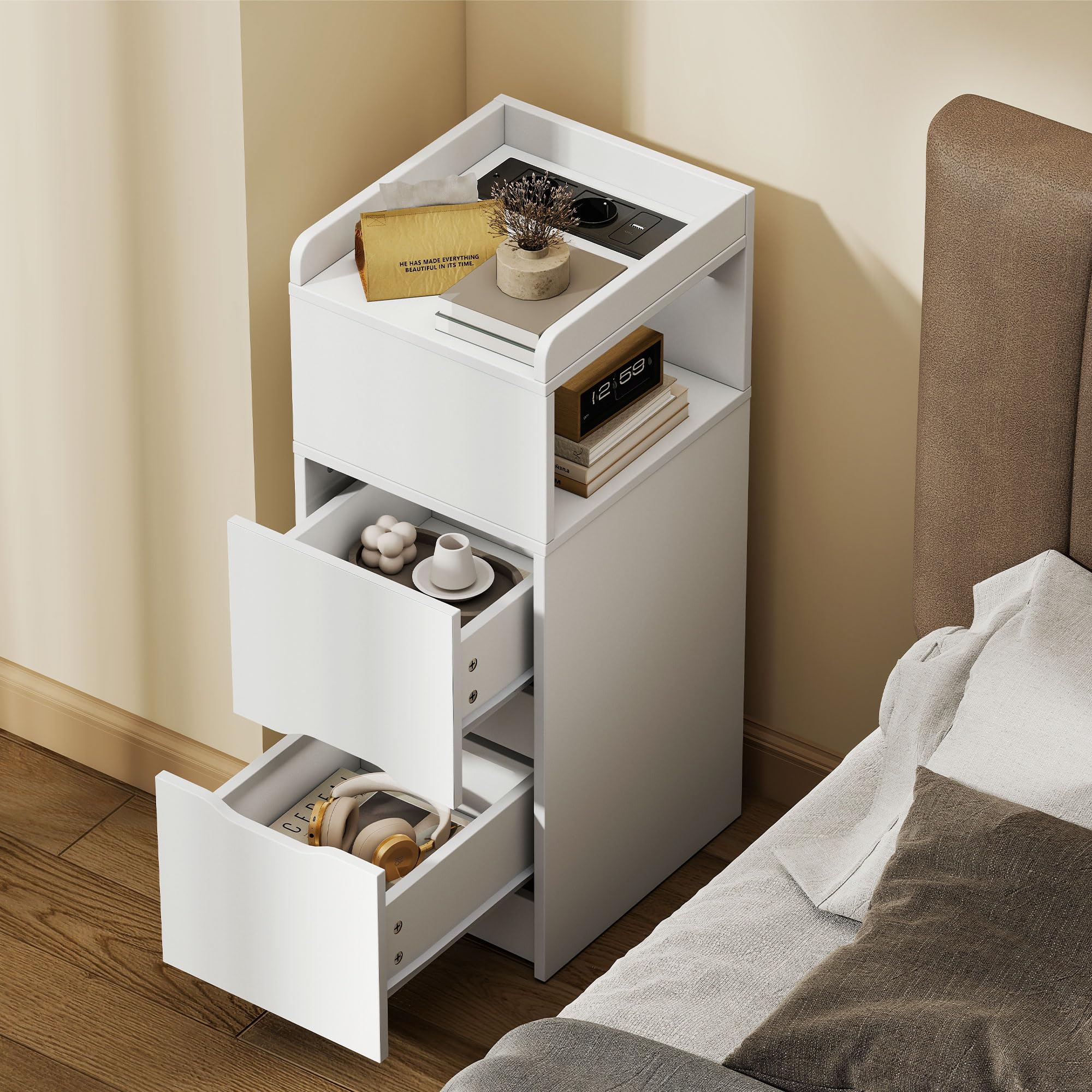 Quikraen Nachttisch Schmal mit Steckdose und LED, Weiß, 26.2x29.6x65 cm | mit 2 Schubladen, 1 offenes Fach, mit USB-/Typ-C sowie 2 wechselstromsteckdosen, 26.2x29.6x65 cm für Schlafzimmer