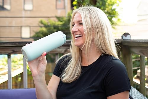 Miniatura 190 de Ello Cooper - Botella de agua de acero inoxidable de 22 onzas con 2 tapas, una de chupito y otra con popote | A prueba de fugas, doble pared y