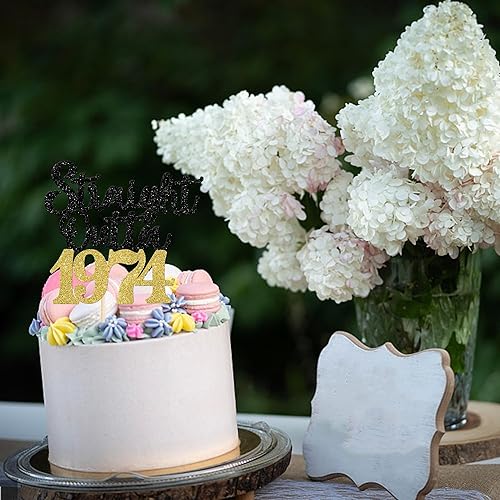 Miniatura 7 de 1 paquete de 50 decoraciones para tartas de cumpleaños 50 con purpurina recta Outta 1974 Fifty Awesome Since 1974, 50 fabulosas decoraciones de