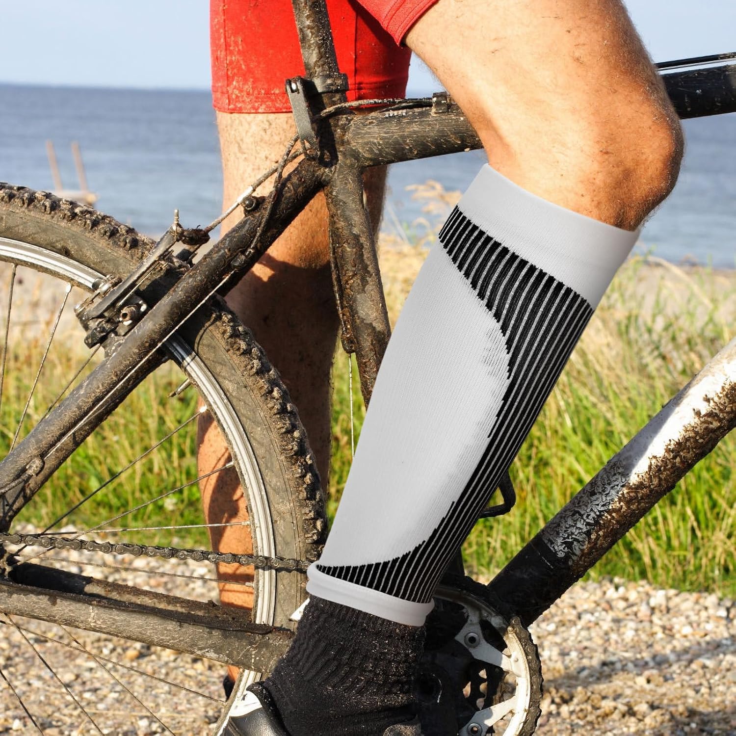 Toddmomy 2pcs Compression Socks for Sports and Running, Elastic Calf Sleeves to Reduce Swelling, Breathable Leg Warmers for Men, Suitable for Outdoor Activities and Casual Wear, White Cloth