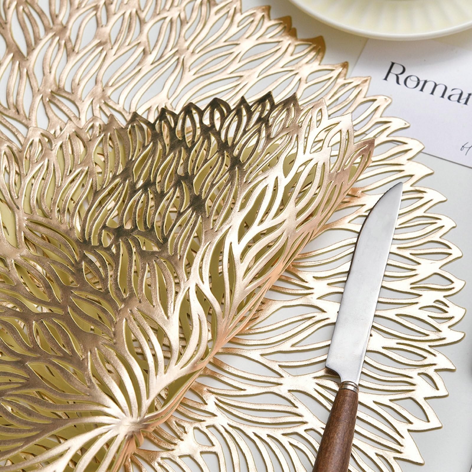 Beydodo Set di 10 tovagliette all'americana in PVC da 38,1 cm, lavabili, a forma di fiore, color oro