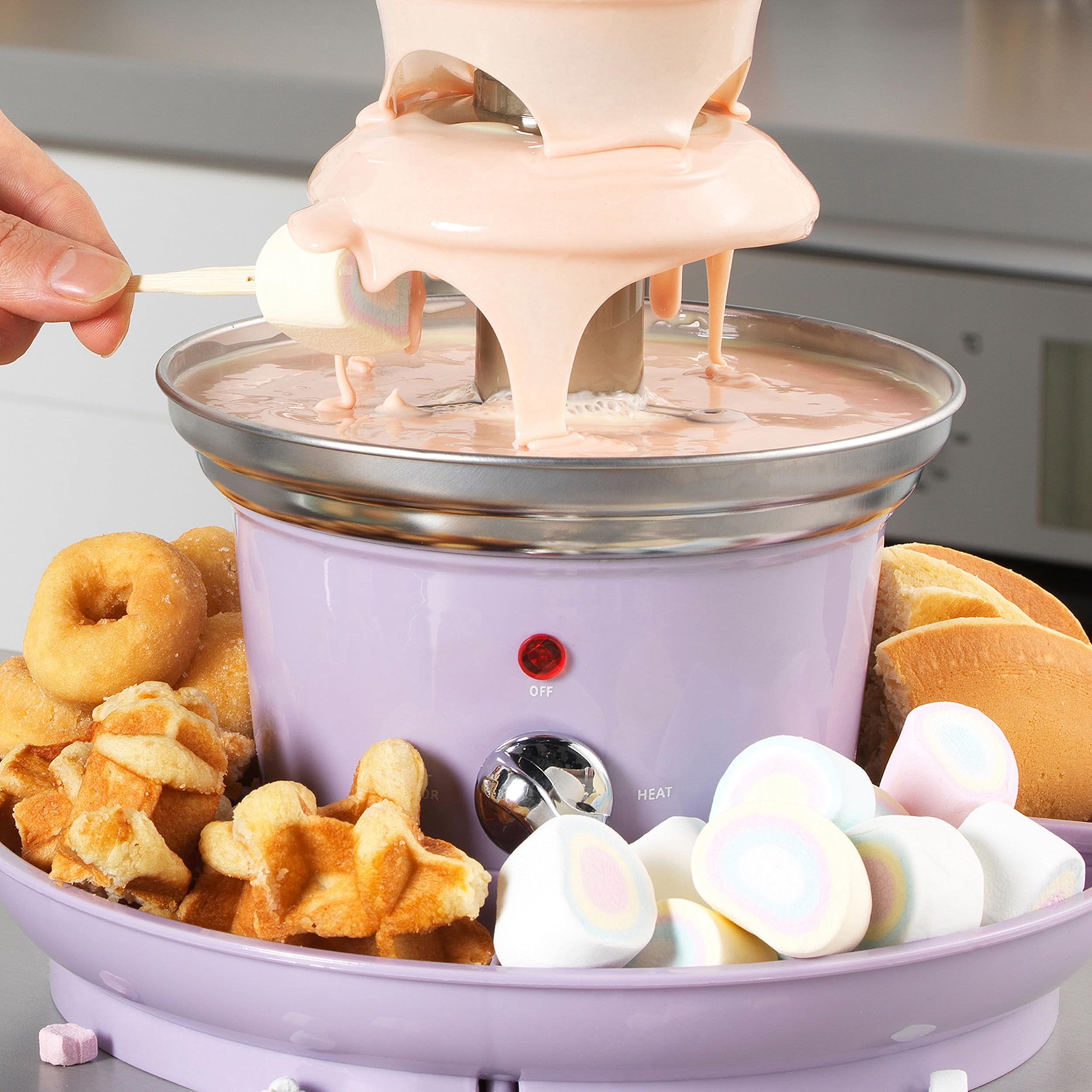 Petra PT3428PPVDEEU7 Schokoladenbrunnen 3 Etagen - Kaskadendesign, einfache Reinigung, Dip & Share Schokofontäne, umfasst 2 Obst/Snacks Tabletts & 100 Bambusspieße, Schokoladenfondue, 70–90 W, violett