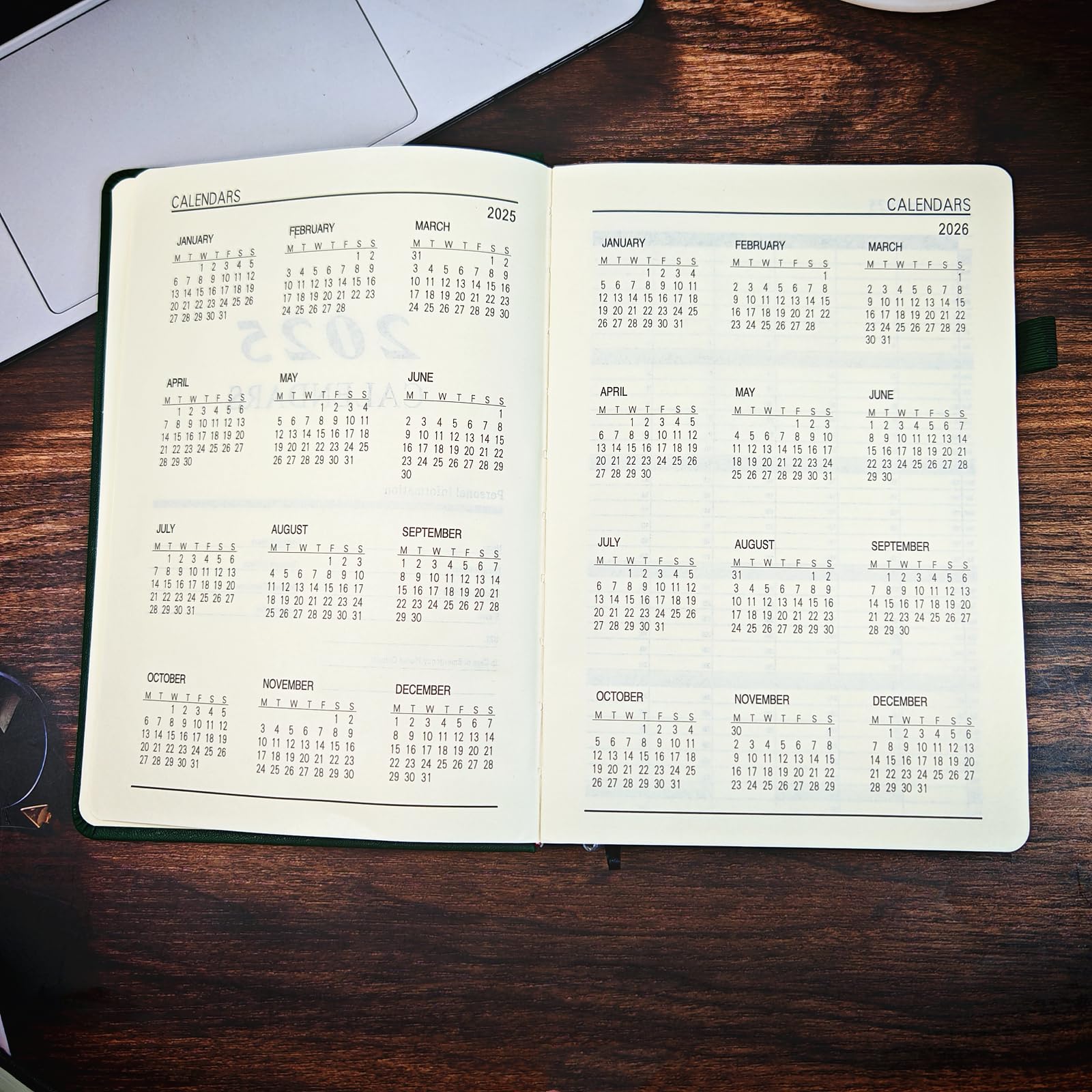 Calendrier Mural 2025 A4 à Grand Imprimé - 2 Colonnes - Agenda Familial Mensuel à Spirales - Facile à Lire