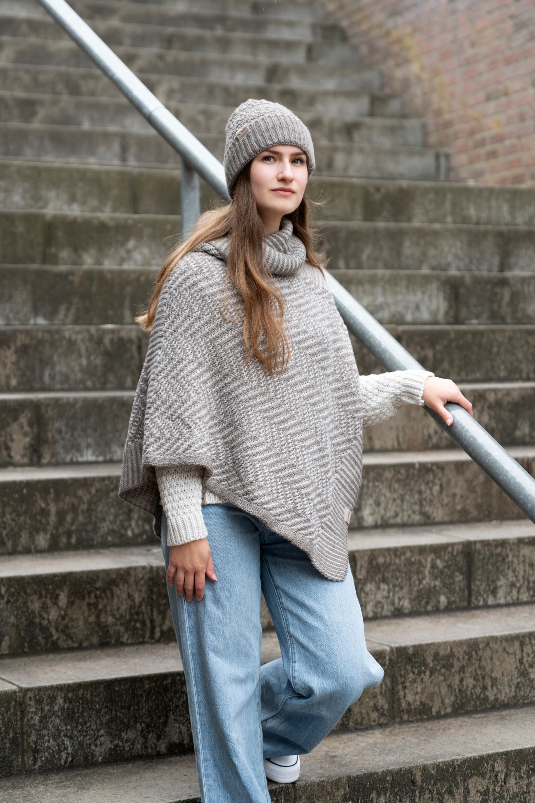 Knit Factory - Amber Poncho Tricoté