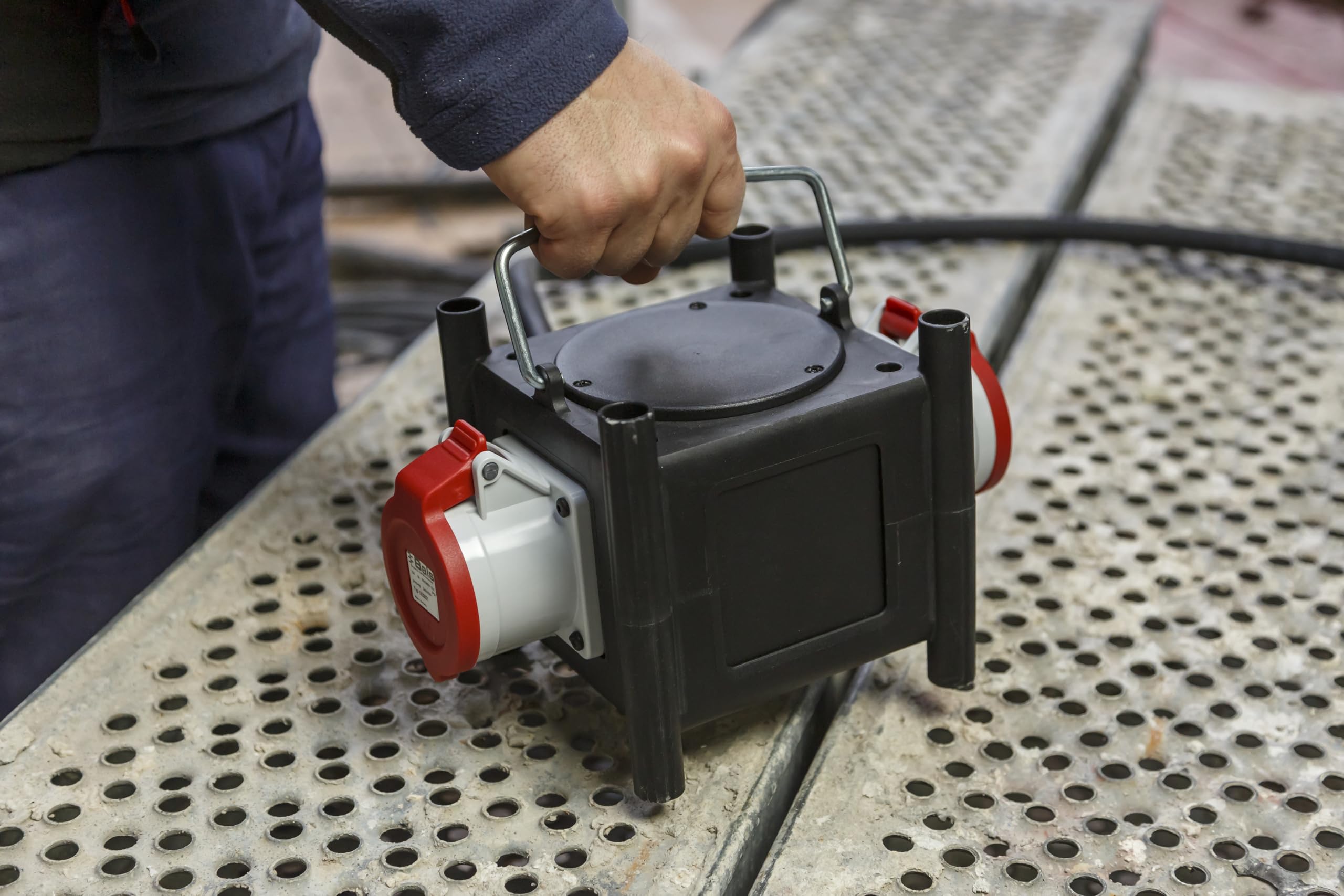 Brennenstuhl Distributore di corrente in gomma compatto (cavo da 2 m, 2 CEE 400 V/32 A, inserto in cantiere e uso costante all'aperto, prodotto in Germania)