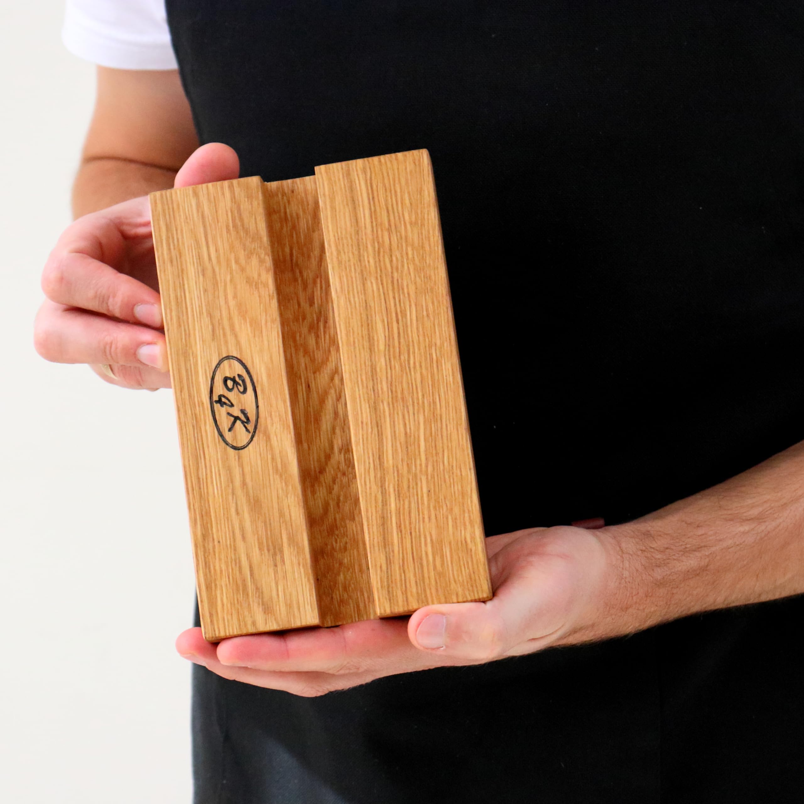 B4K Tablas de cortar de roble | Hecho a mano, aceitado y antibacteriano | Versátil como tabla de cocina, tabla de picar y tabla de servir, tamaños: 40 × 30 × 2,2 cm