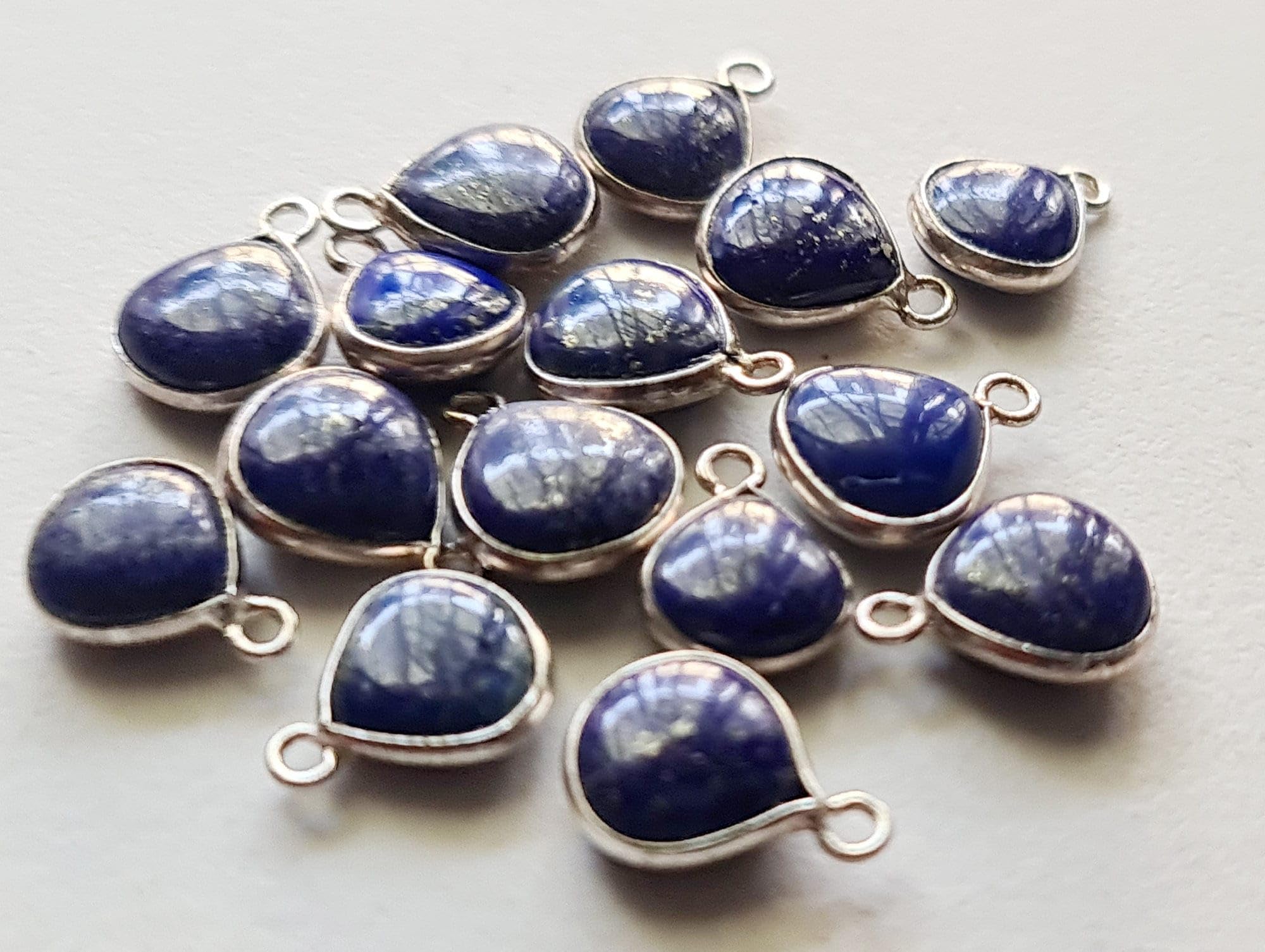 Lapis Lazuli Serce Charm Złącza Naturalny Lapis Lazuli Zwykłe serce 925 Srebrne złącze ramki 13,5-14,5 mm Pojedyncza pętla Znajdowanie 3 szt.-PSG275