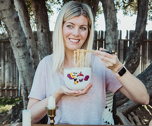 Miniatura 5 de Silver Buffalo Sanrio Hello Kitty Witch - Juego de tazón de cerámica y palillos de 20 onzas