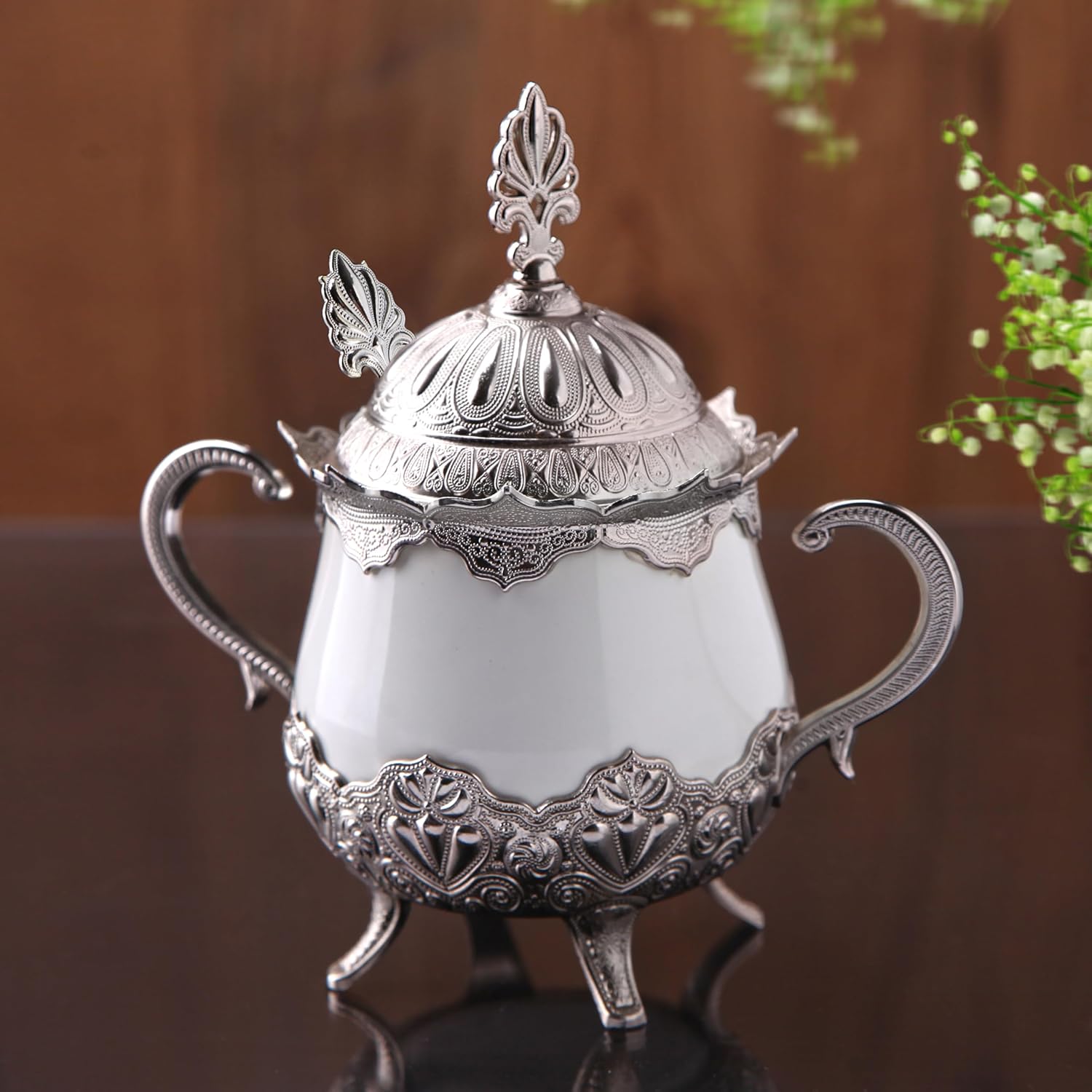 Alisveristime Turkish Porcelain Sugar Bowl with Zamac Metal Accents & Spoon – Elegant Ottoman-Inspired Decorative Sugar Jar (5.9” x 3.94” x 3.94”) (Silver)
